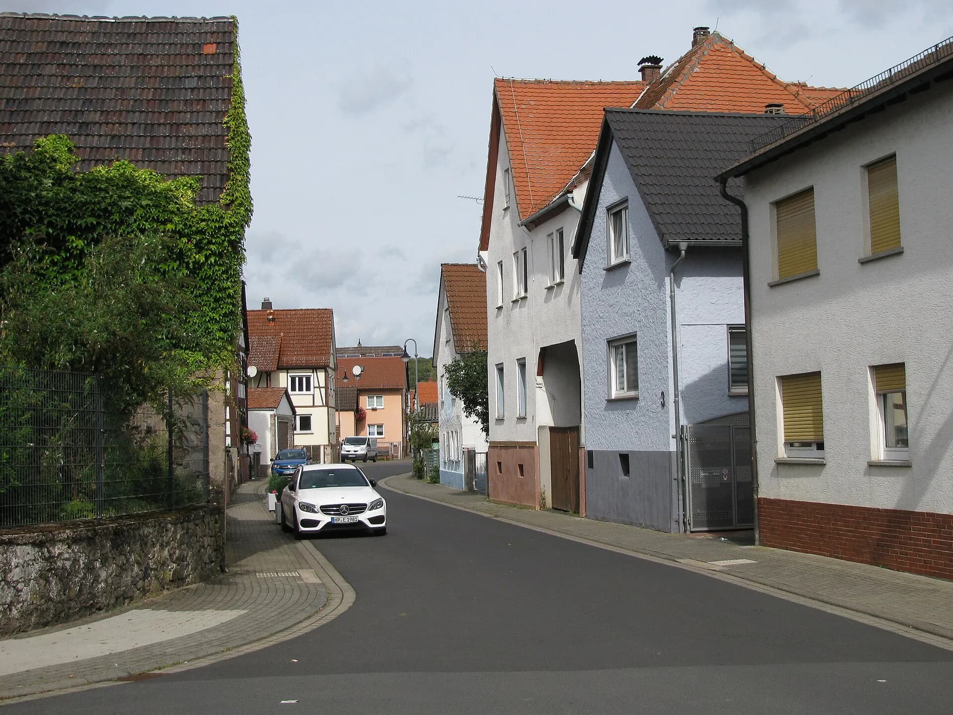 Straßenzug der Diebacher Straße in Ronneburg-Altwiedermus