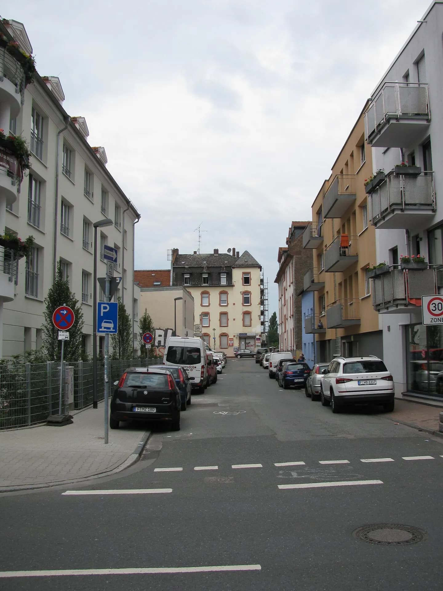 Straße Am Köstrich in Frankfurt Rödelheim