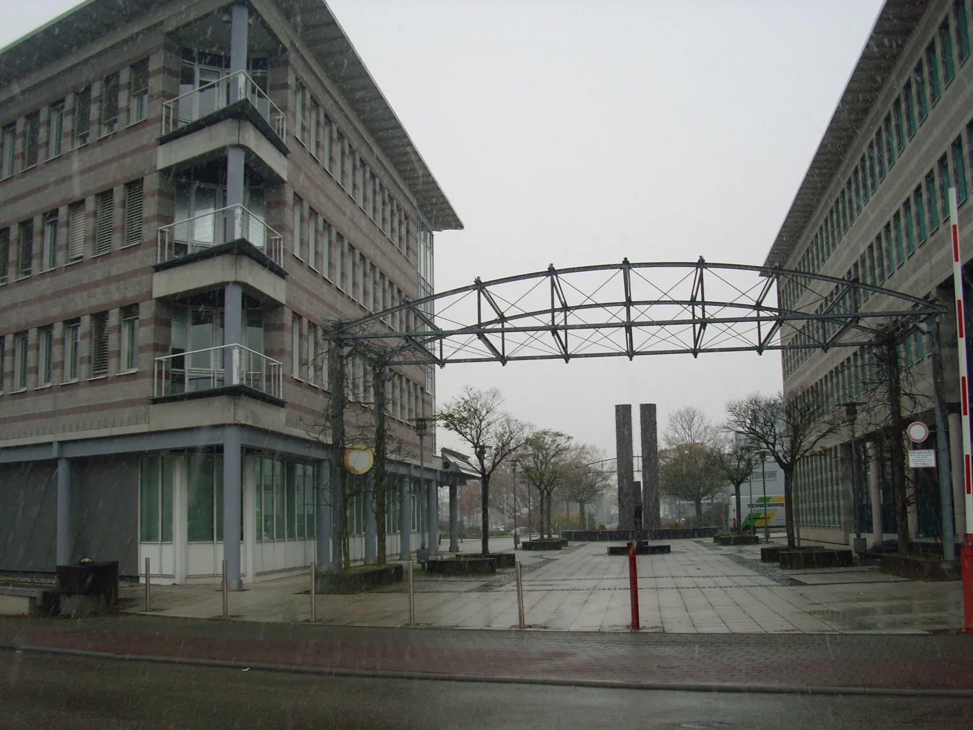 Amtsgericht und Finanzamt in Langen