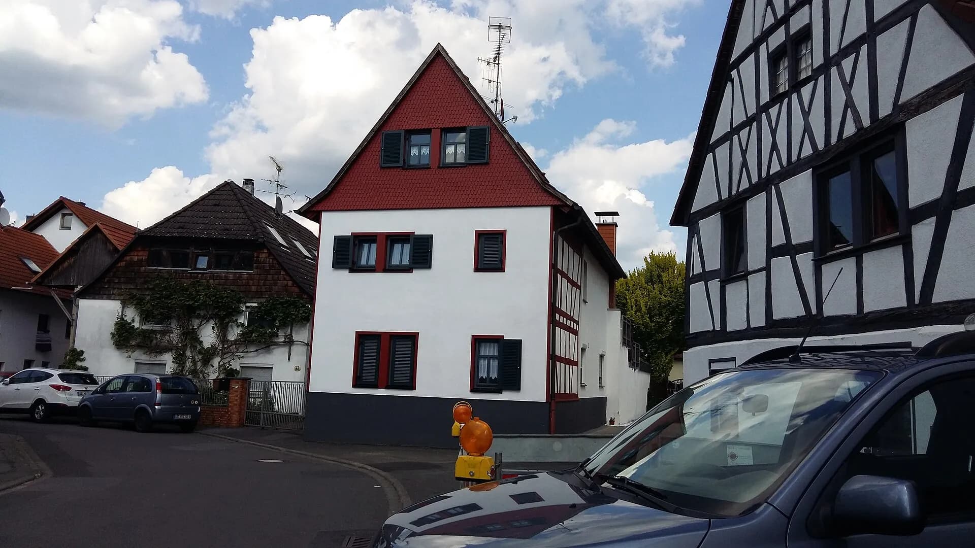 Wohnhäuser in der Straße An der Kirche in Münster (Hessen)