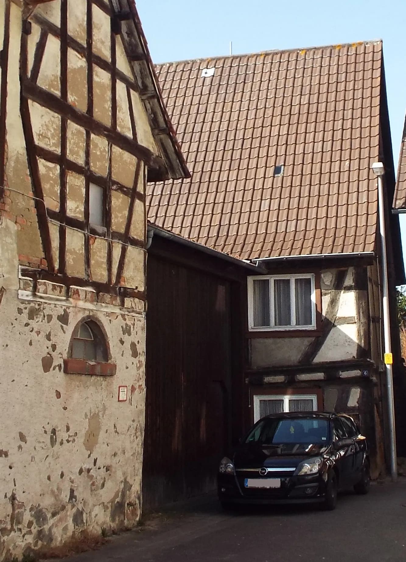 Hofreite mit Scheunentor an der Stadtmauer in Reinheim