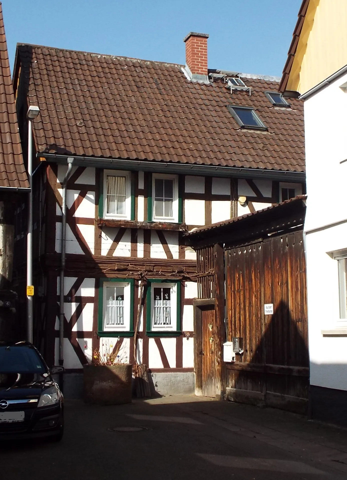 Giebelhaus mit Hoftor an der Stadtmauer in Reinheim
