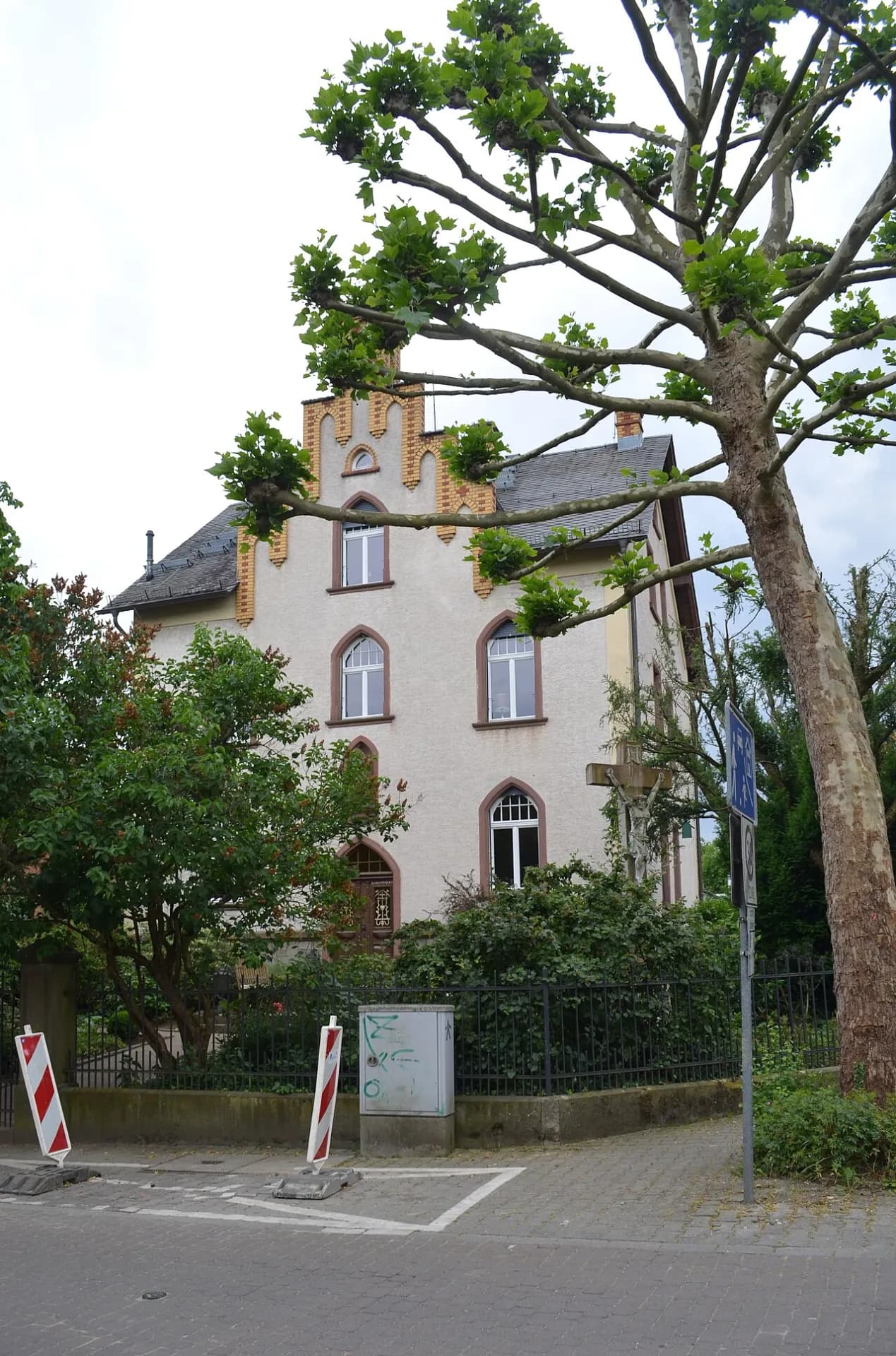 Straßenansicht des Anwesens Gartenstraße 31 in Oberursel-Stierstadt