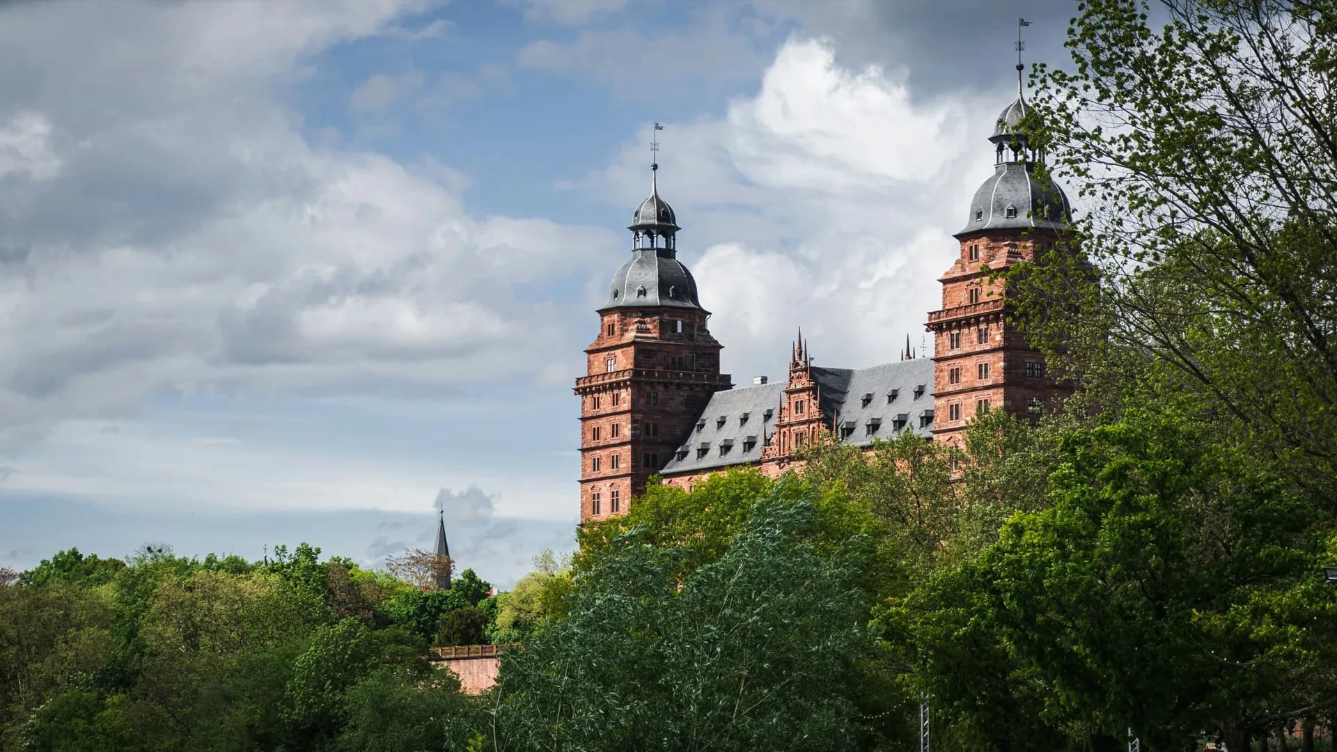Türme von Schloss Johannisburg in Aschaffenburg