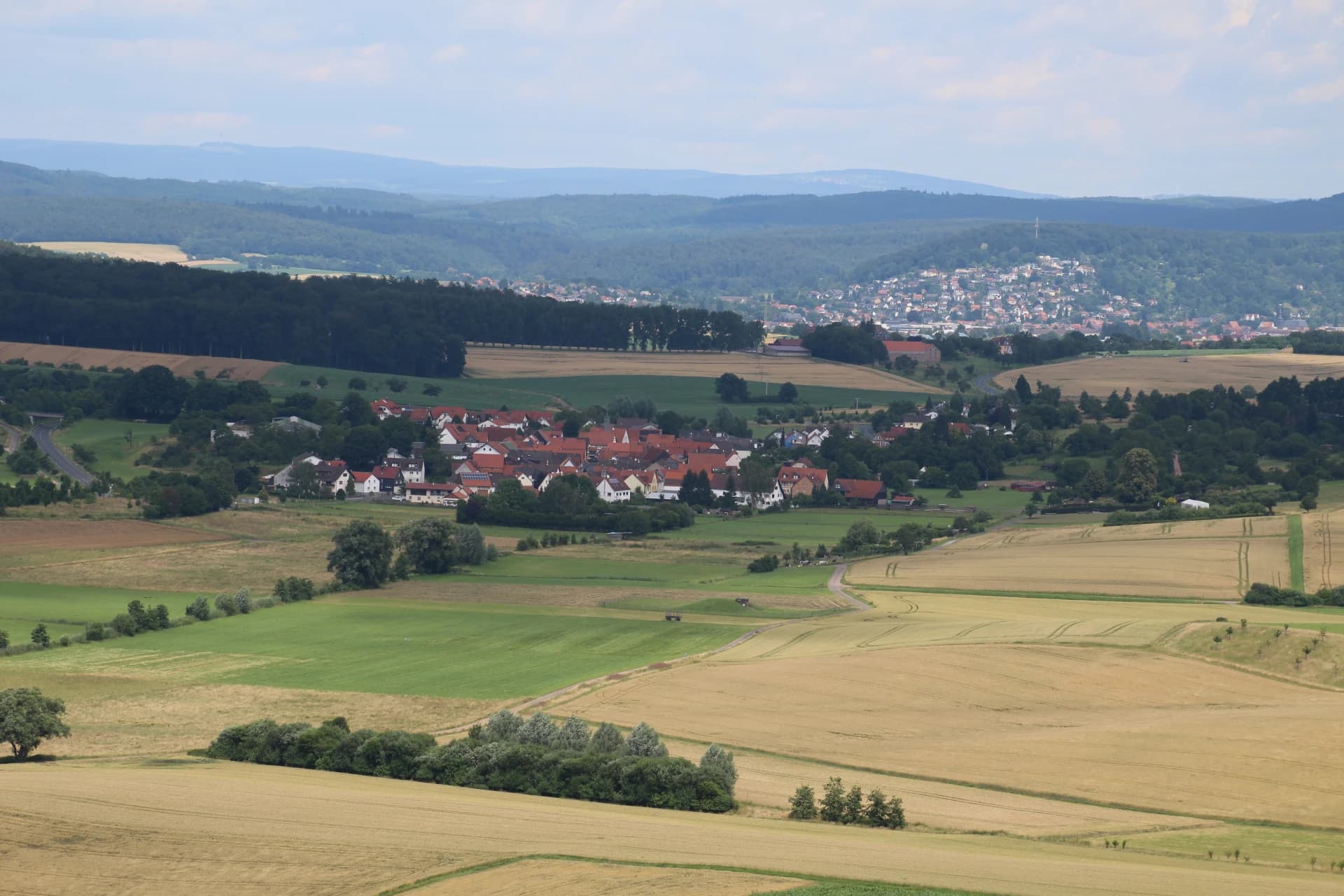 Aussicht vom Bergfried der Burg Ronneburg über Ronneburg-Altwiedermus