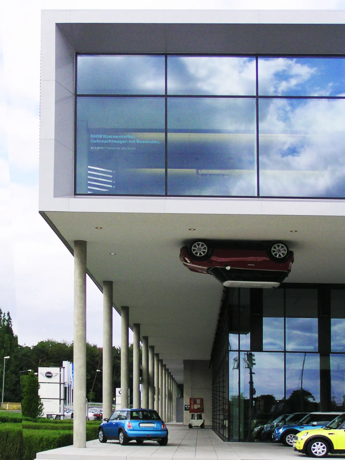 Autohaus-Niederlassung im Gewerbegebiet in Dreieich-Sprendlingen