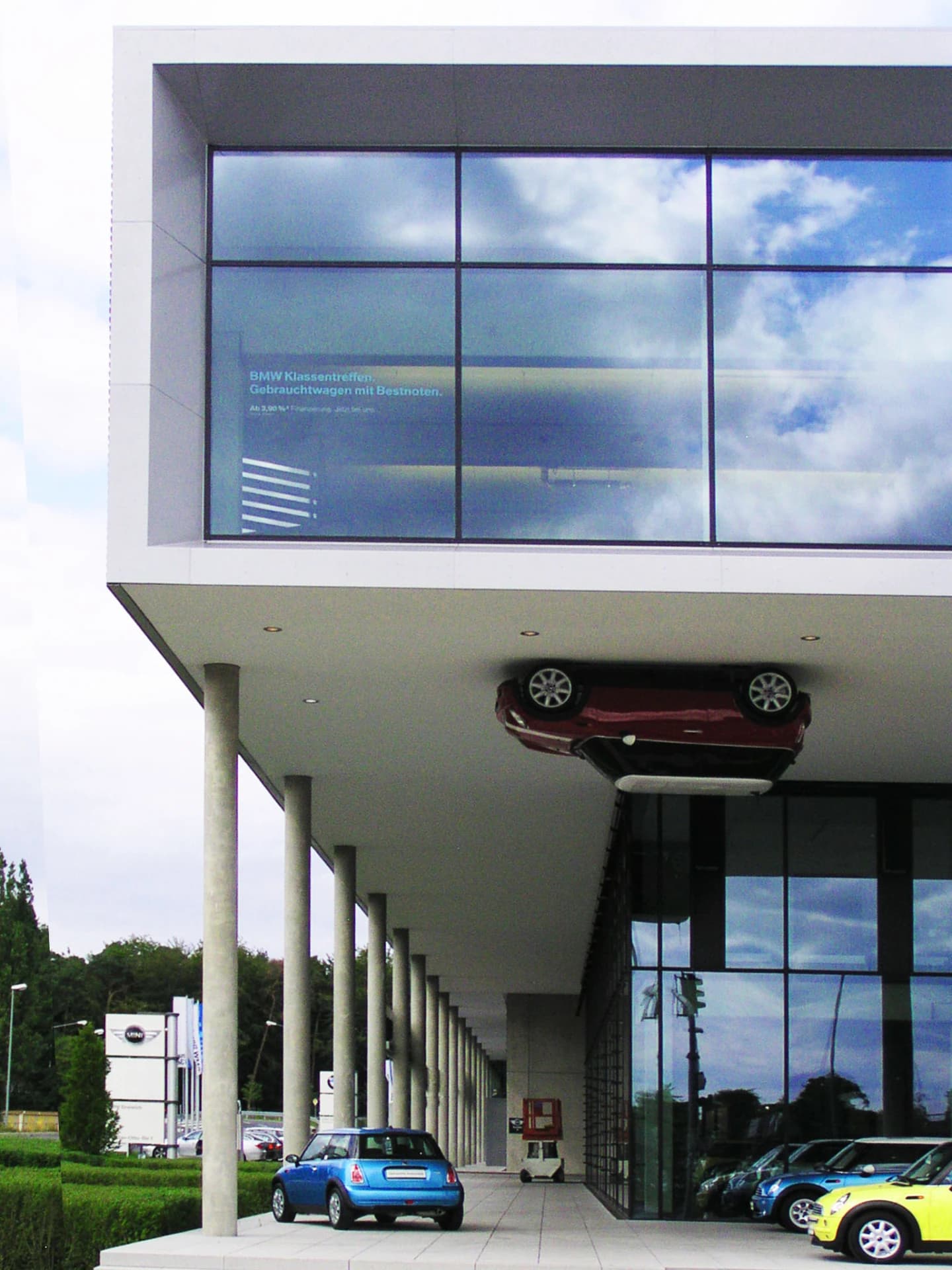 Autohaus-Niederlassung im Gewerbegebiet in Dreieich