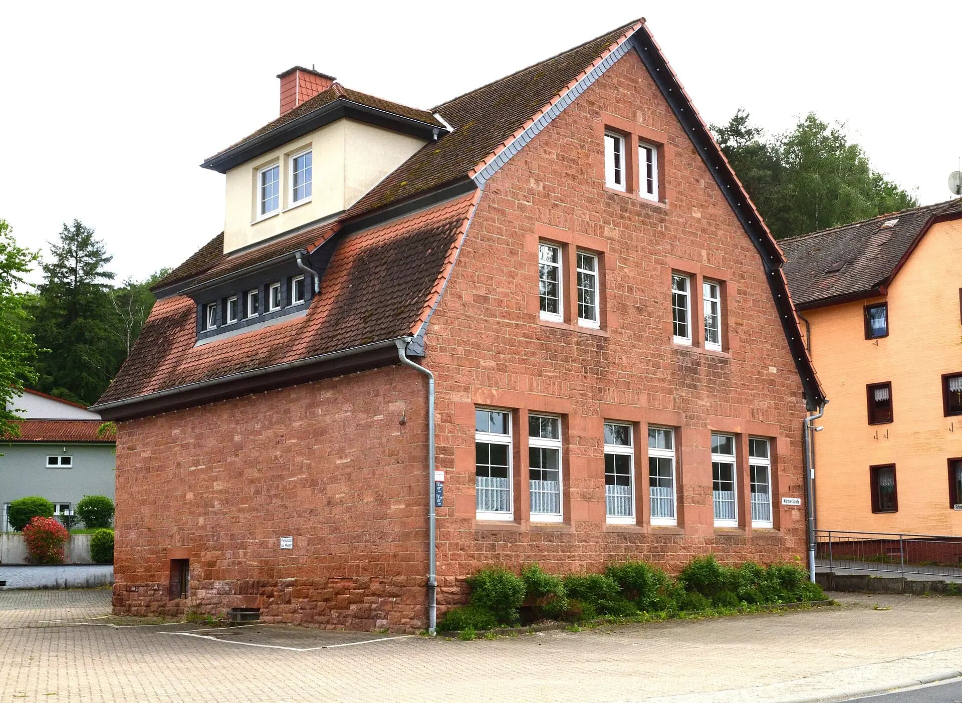 Backsteinhaus in der Wörther Straße im Ortsteil Haingrund in Lützelbach