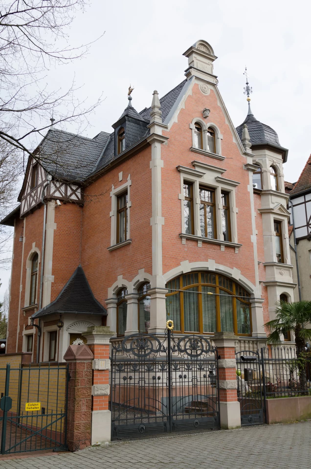 Backsteinvilla in der Grünewaldstraße in Aschaffenburg