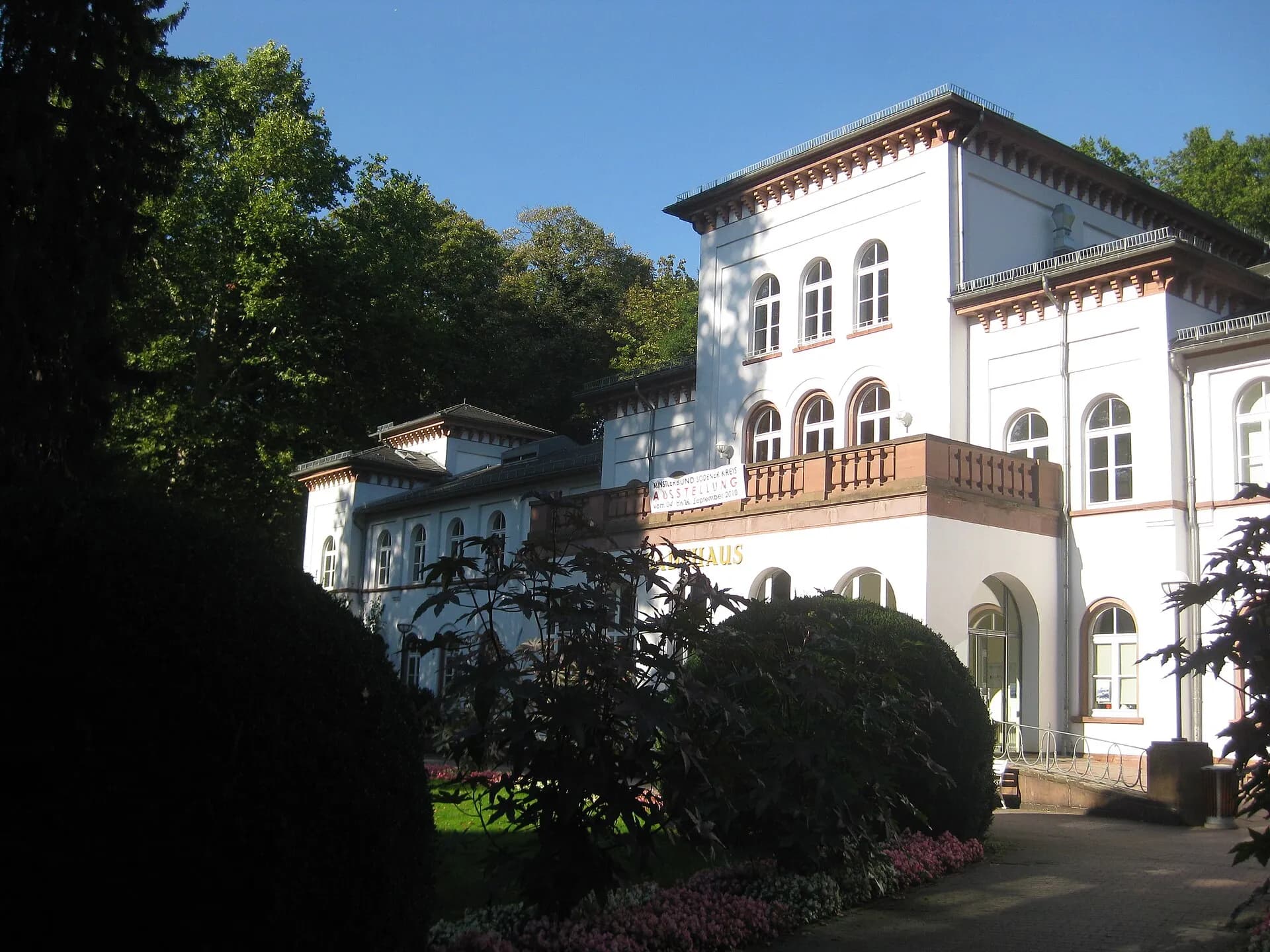 Badehaus über dem Park in Bad Soden am Taunus