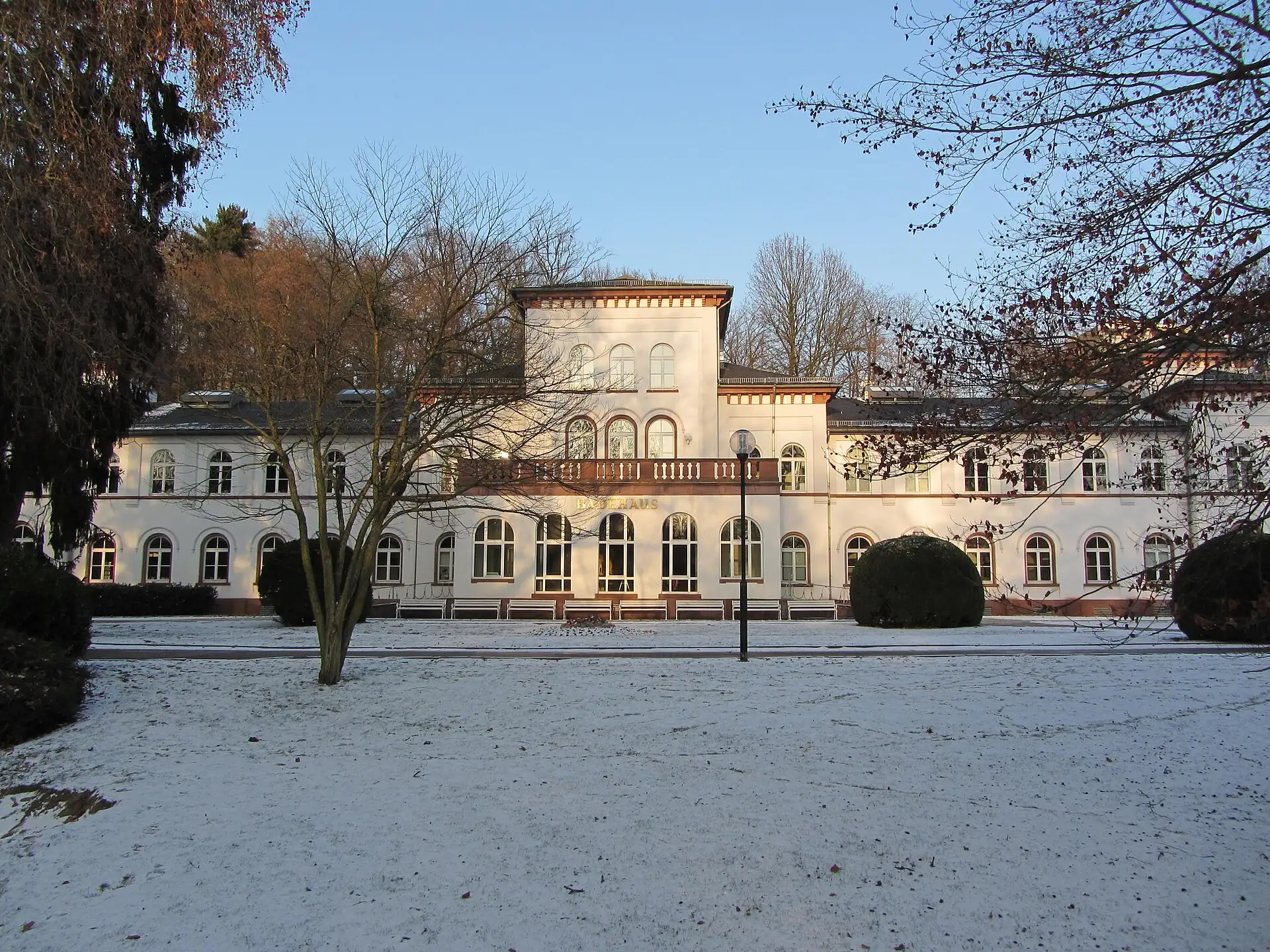 Badehaus im Winter in Bad Soden am Taunus