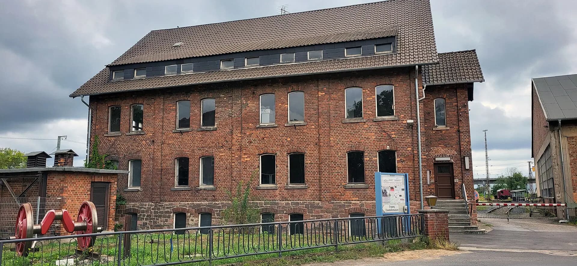 Backsteingebäude des Bahnbetriebswerks in Hanau