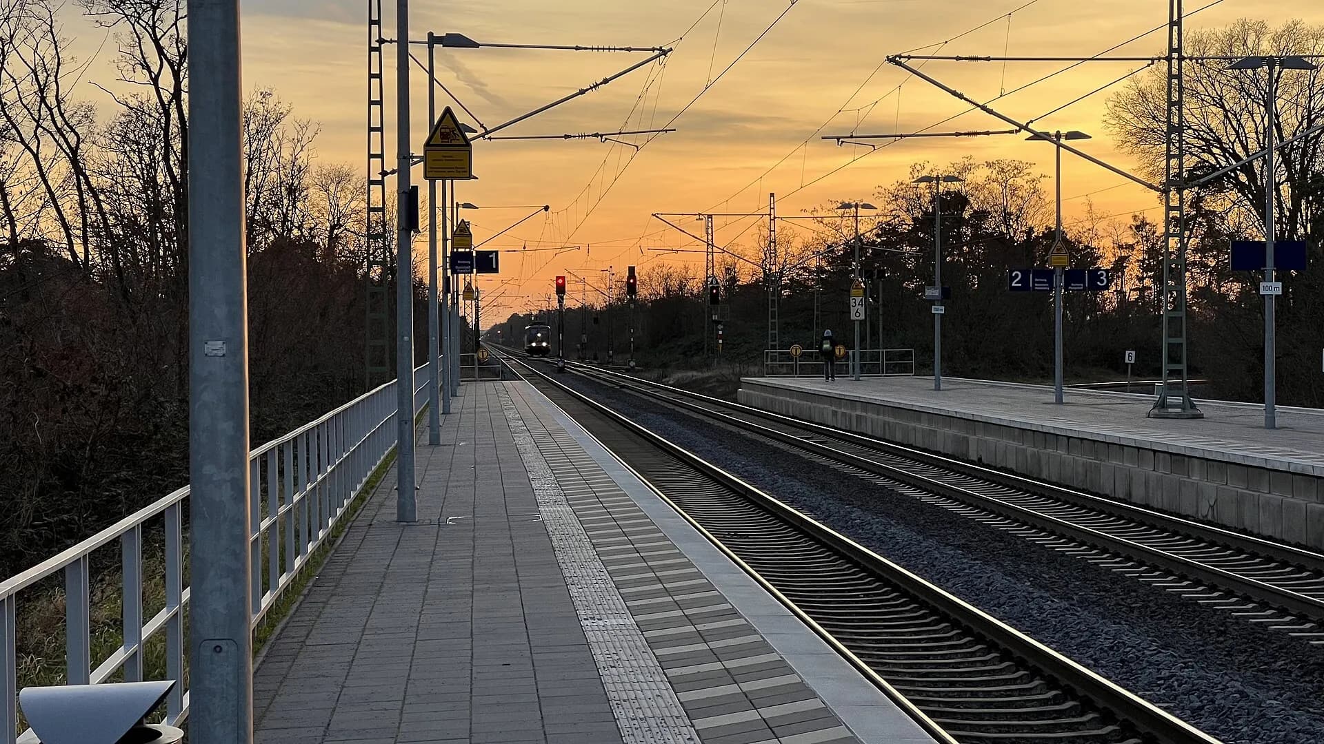 Bahnhof Darmstadt-Eberstadt in der Abendsonne