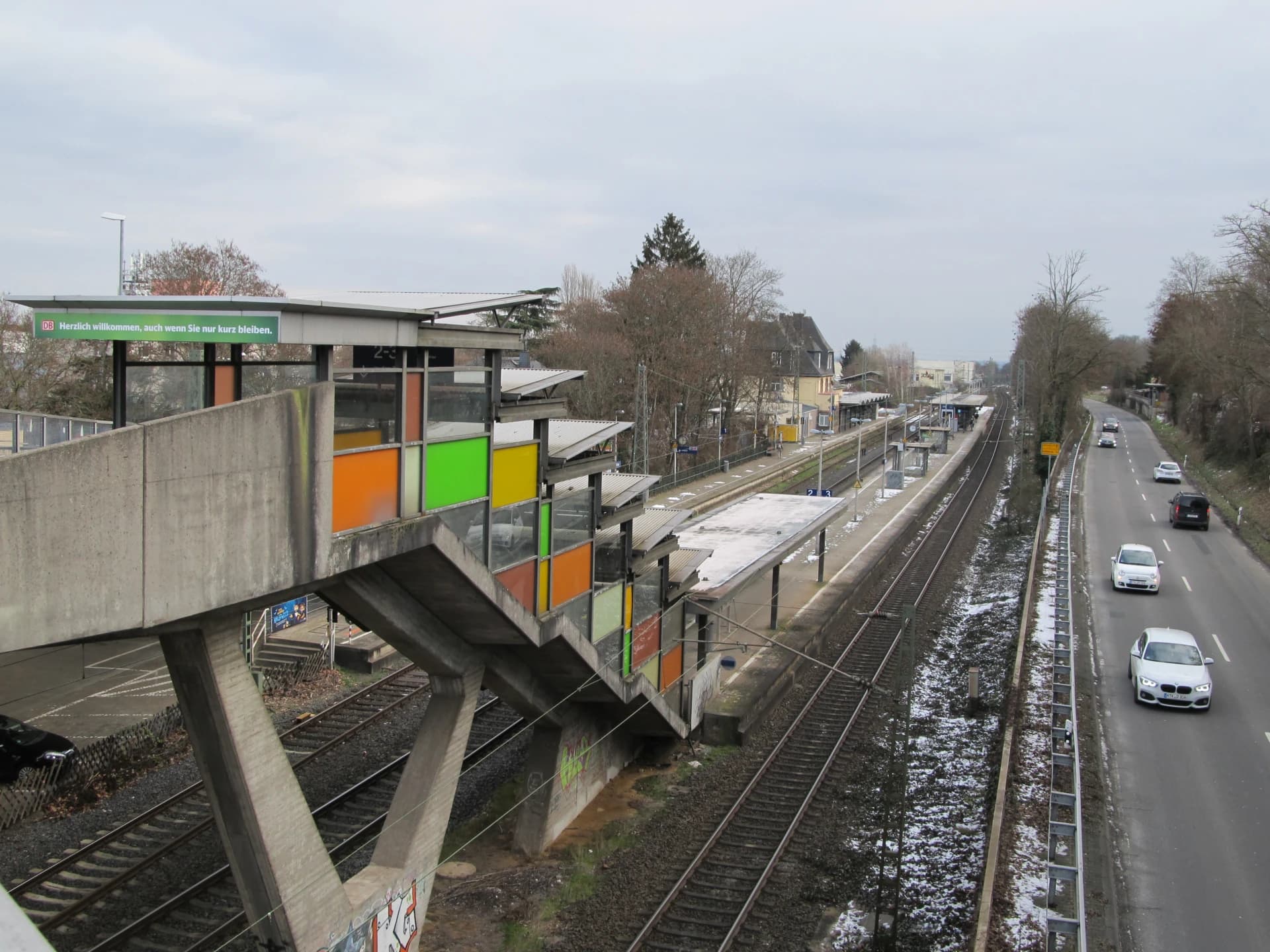 Bahnsteig am Bahnhof in Hofheim am Taunus