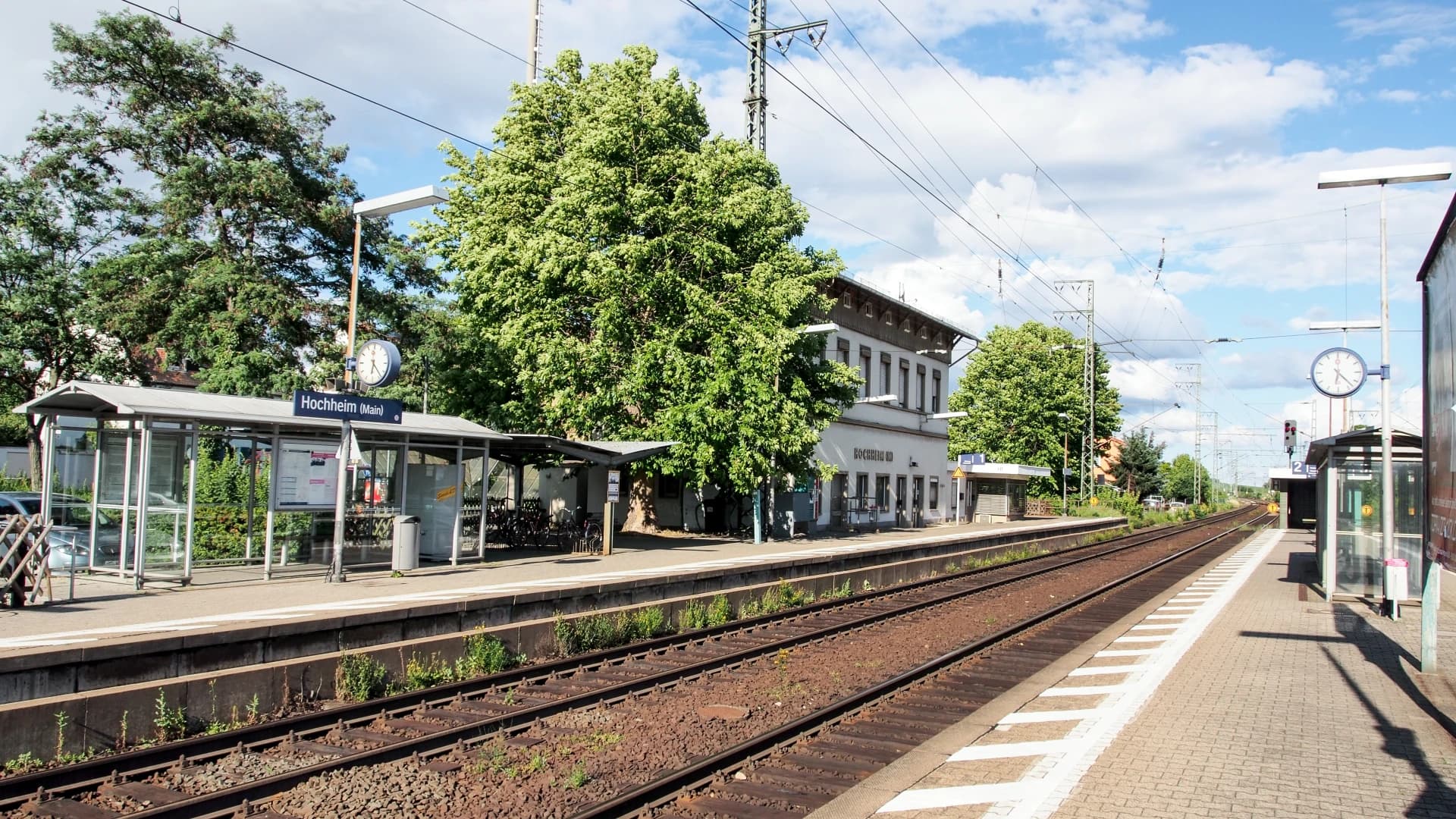 Bahnsteig am Bahnhof Hochheim am Main