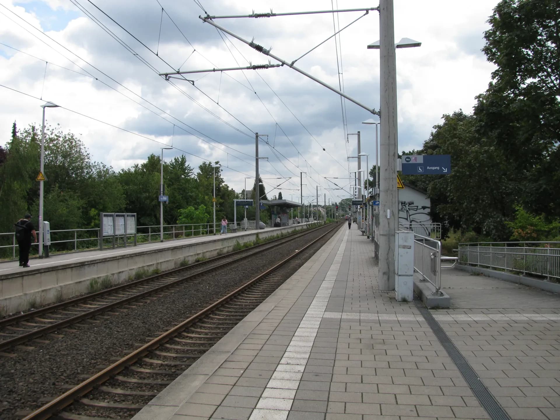 Bahnsteig am Haltepunkt Offenbach-Bieber