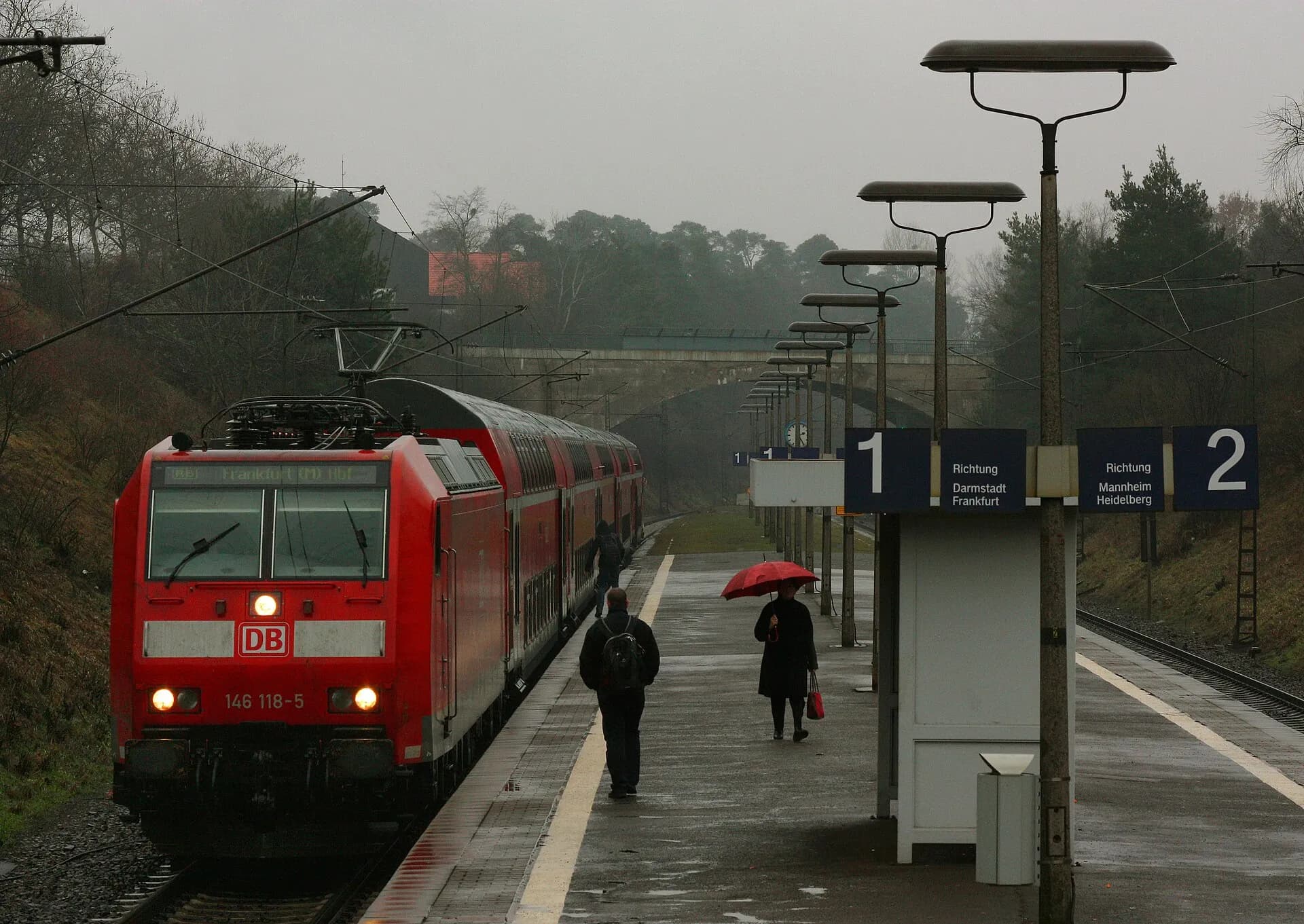 Regionalbahn am Haltepunkt Darmstadt Süd