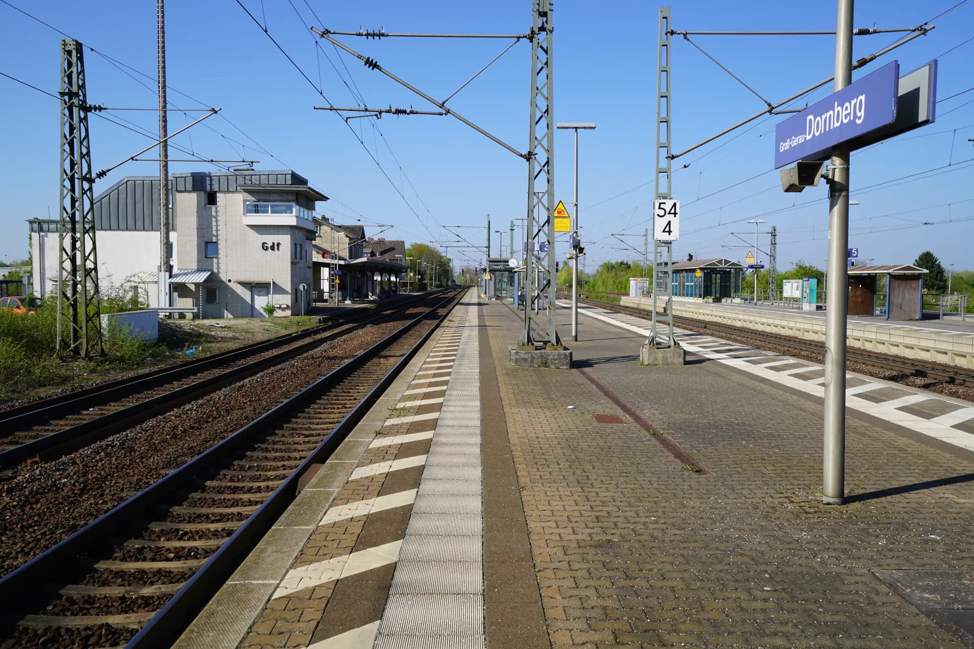 Bahnsteige des Bahnhofs Groß Gerau-Dornberg