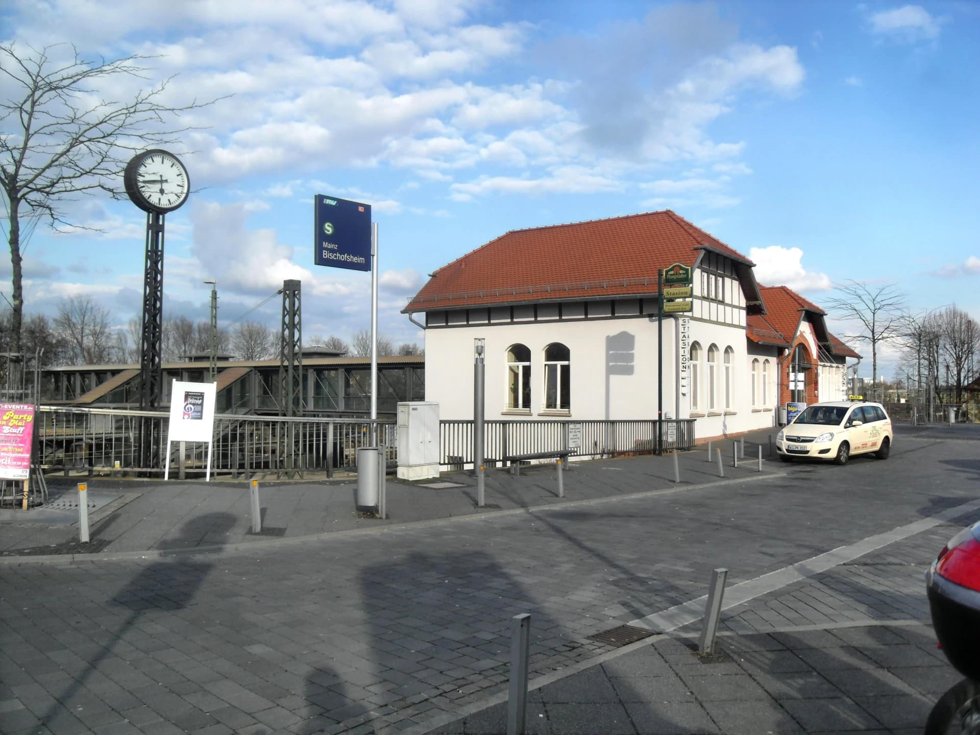 Empfangsgebäude des Bahnhofs Mainz-Bischofsheim in Bischofsheim