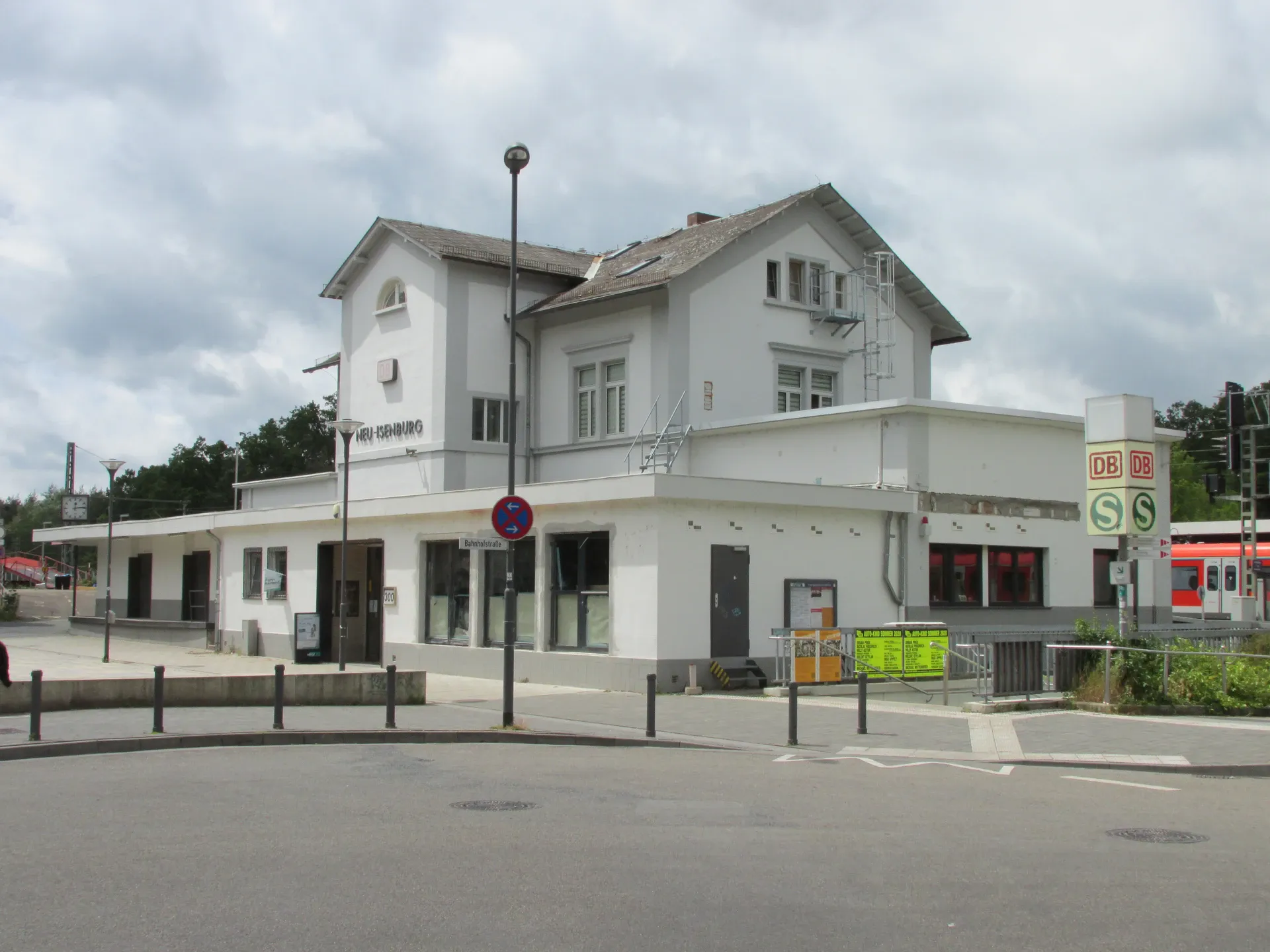 Empfangsgebäude des Bahnhofs Neu-Isenburg