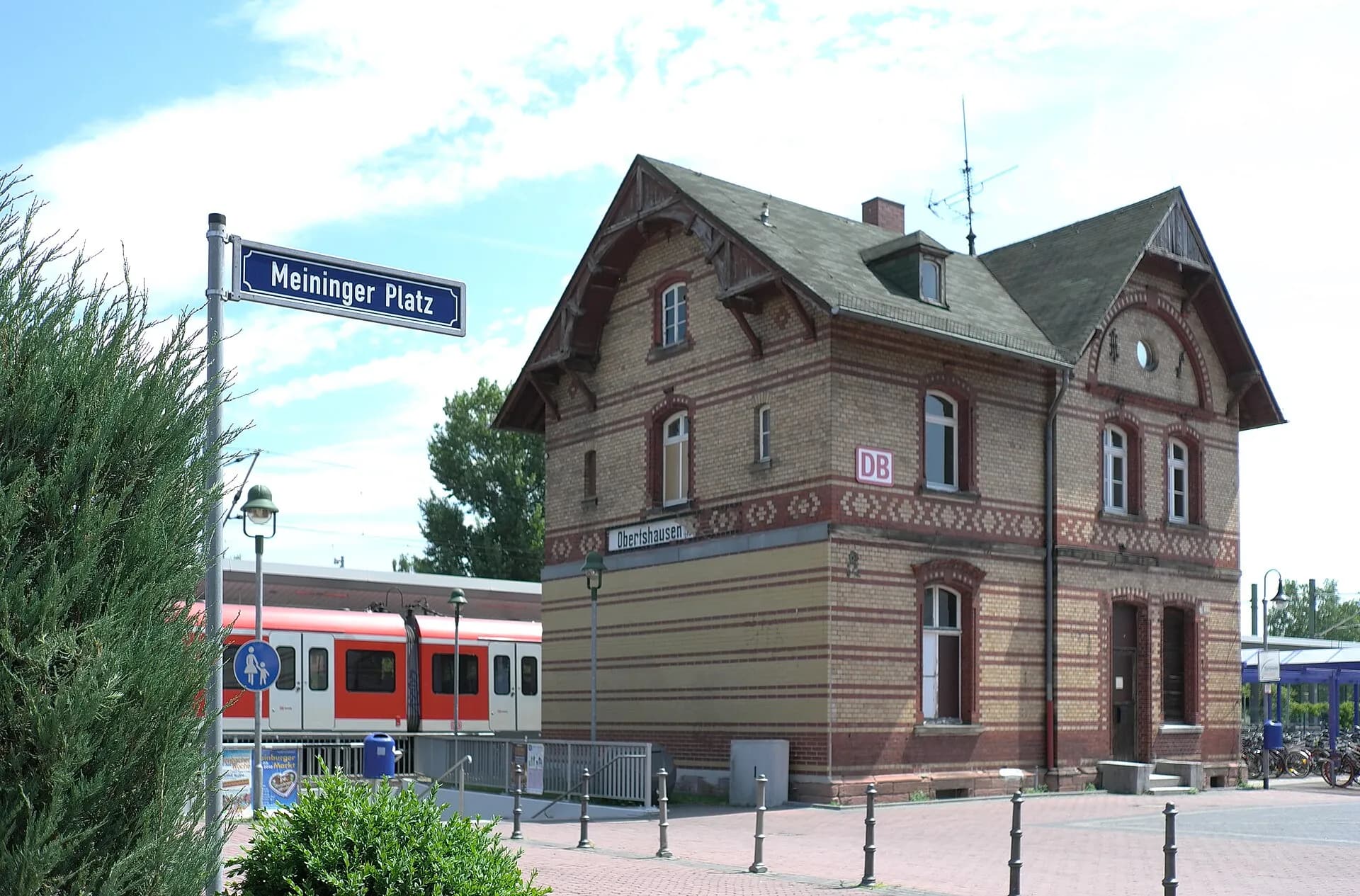 Historisches Empfangsgebäude am Bahnhof Obertshausen