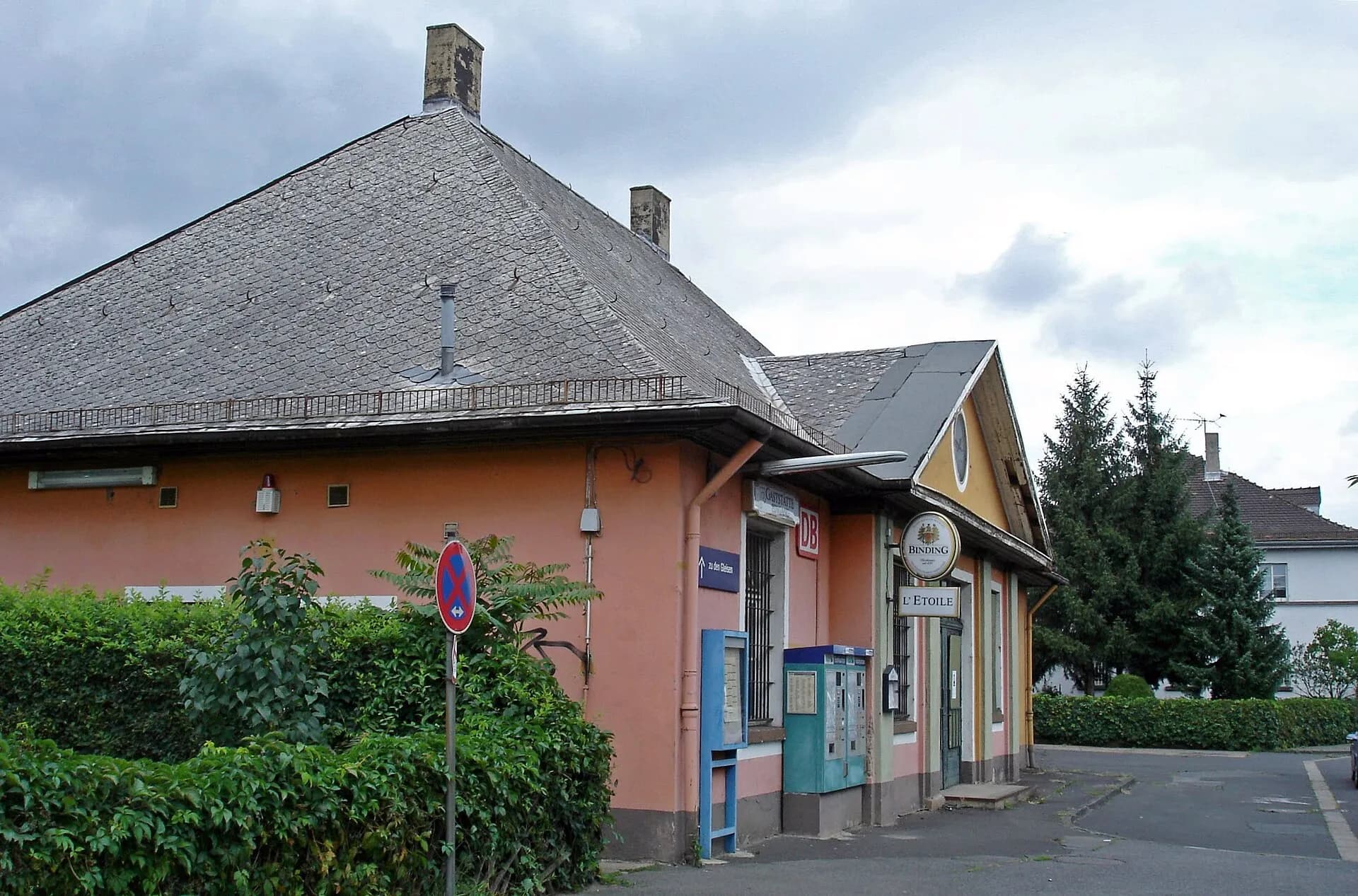 Empfangsgebäude des Bahnhofs Mainkur in Frankfurt Fechenheim