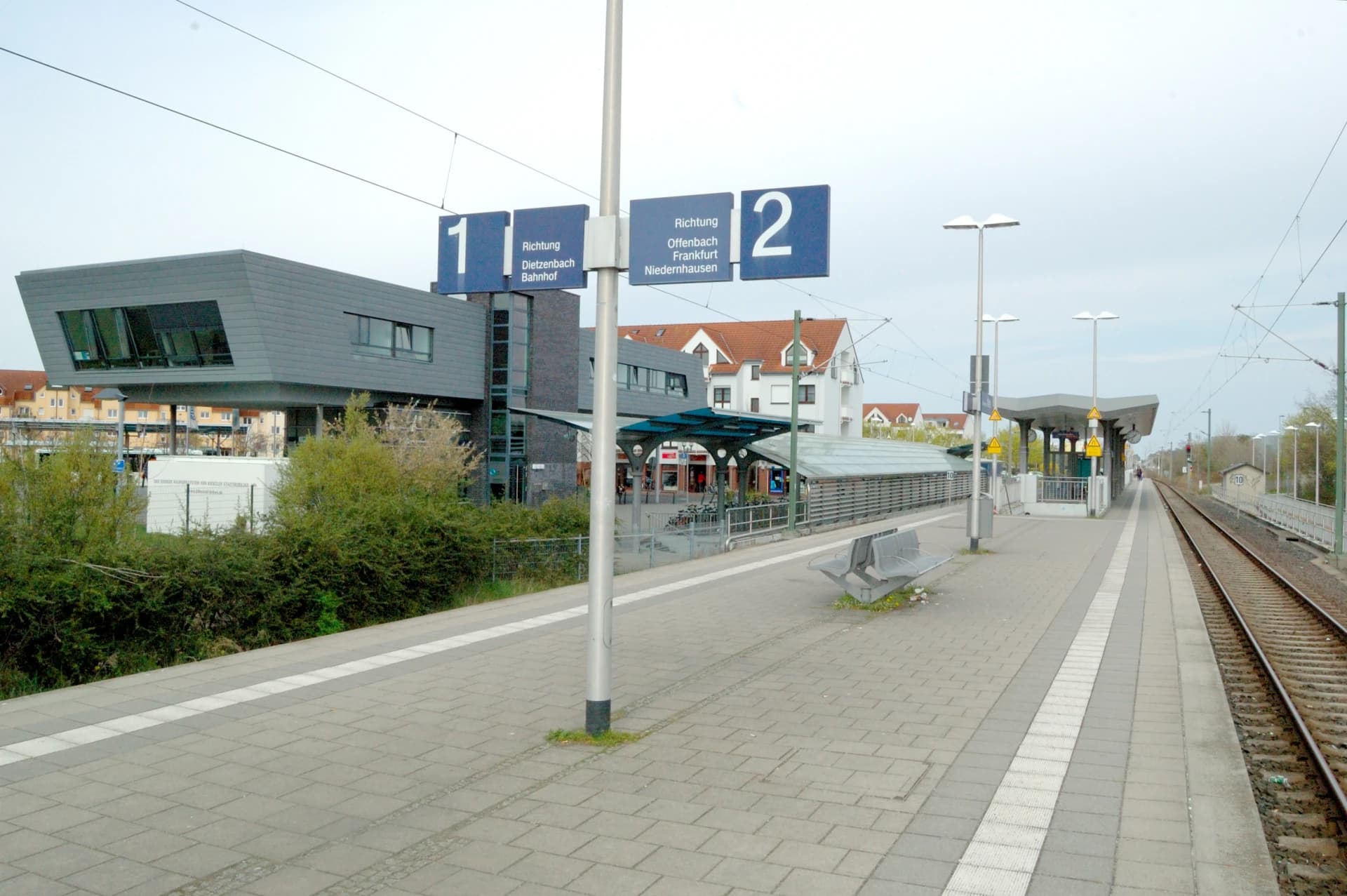 Bahnsteig am Bahnhof Dietzenbach-Mitte