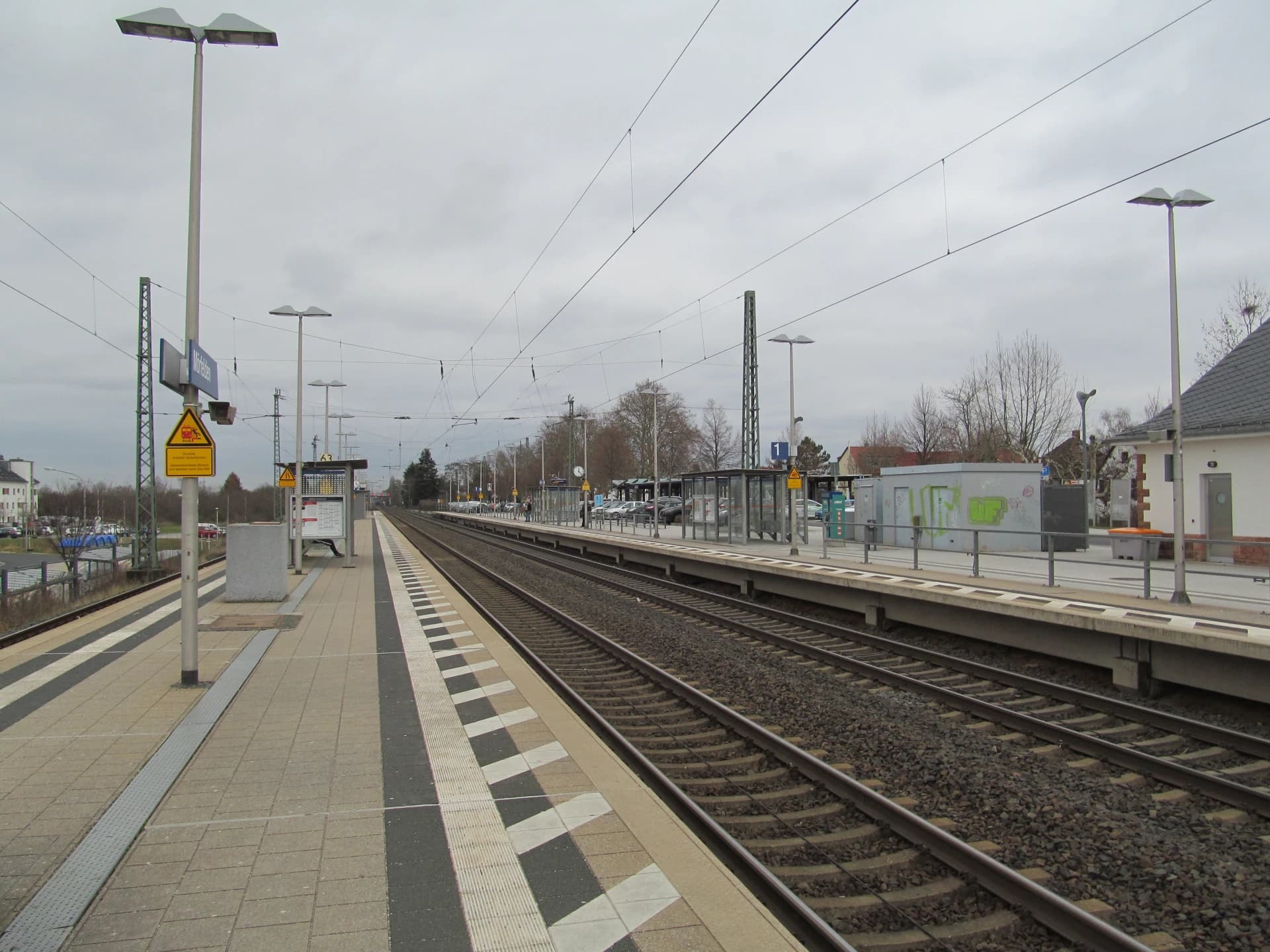 Bahnsteig des Bahnhofs Mörfelden im Winter in Mörfelden-Walldorf