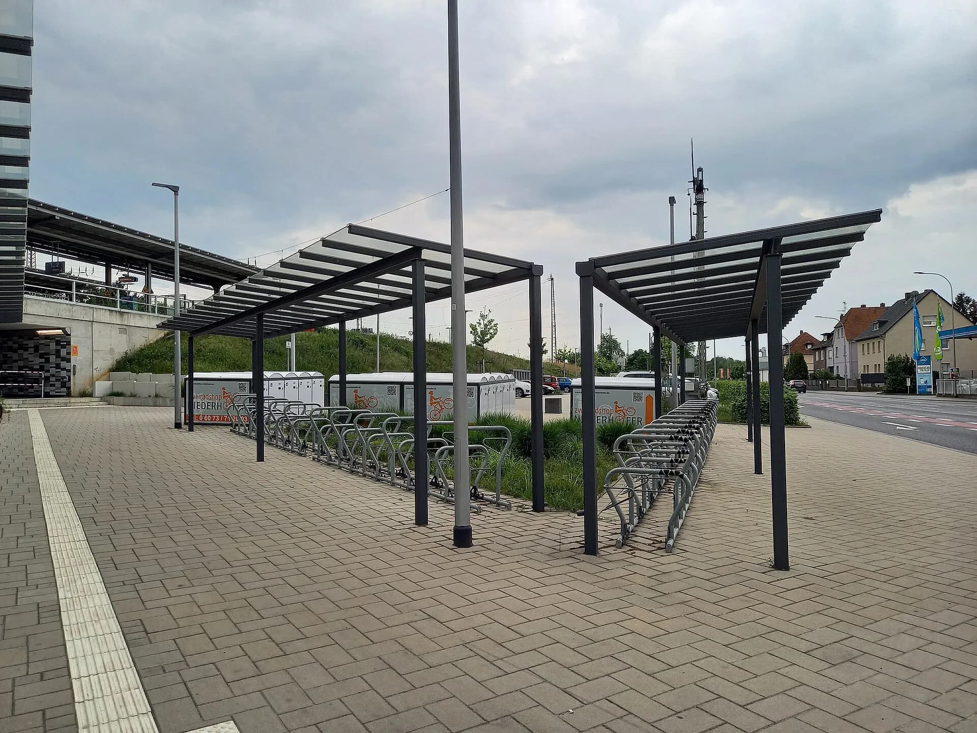 Südzugang zum Bahnhof in Babenhausen