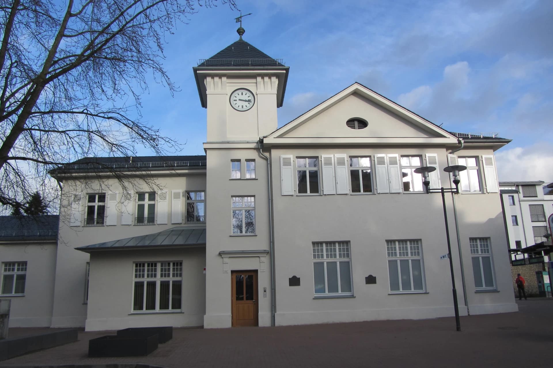Bahnhof mit Uhrturm in Bad Soden am Taunus