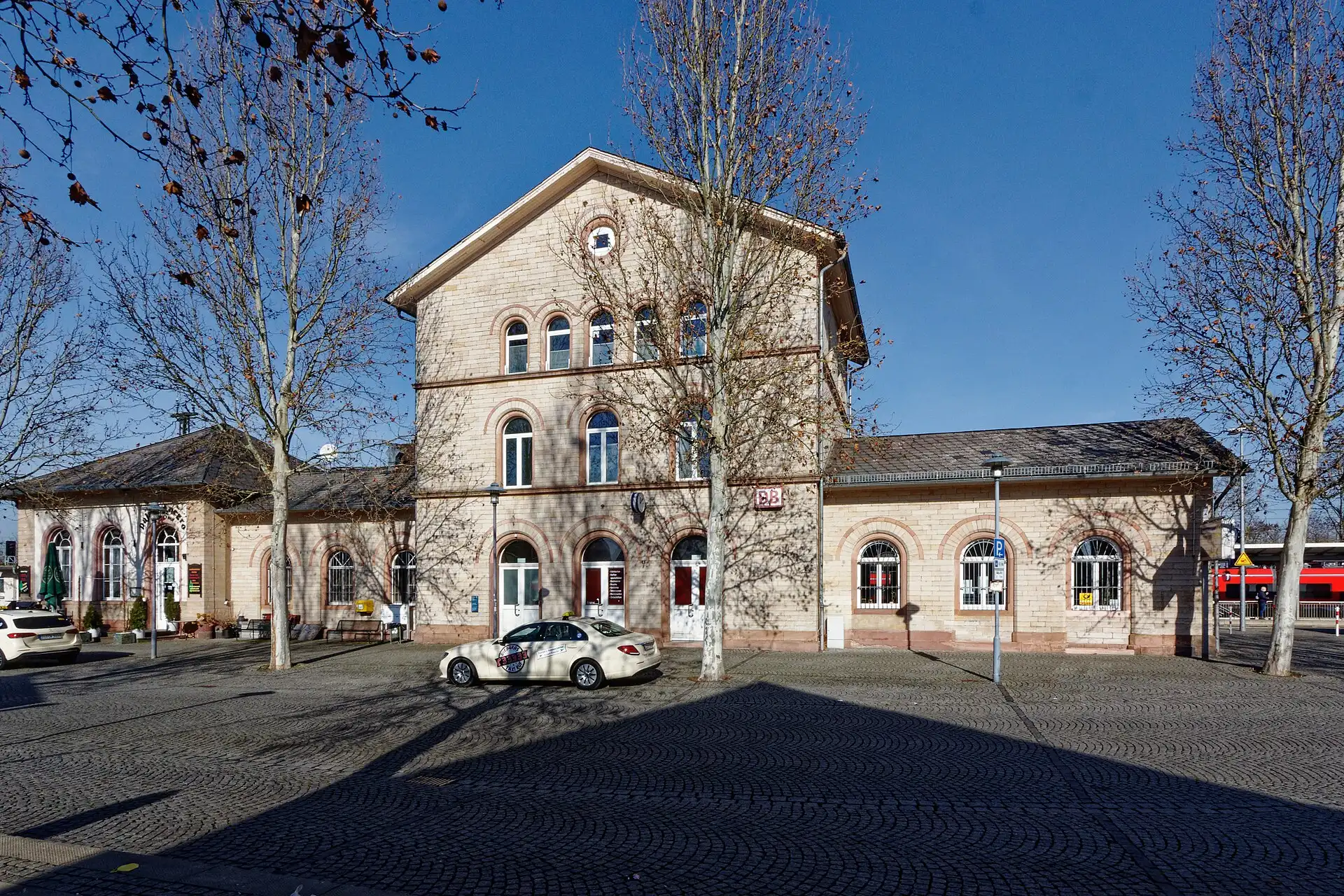 Bahnhofsvorplatz in Dieburg