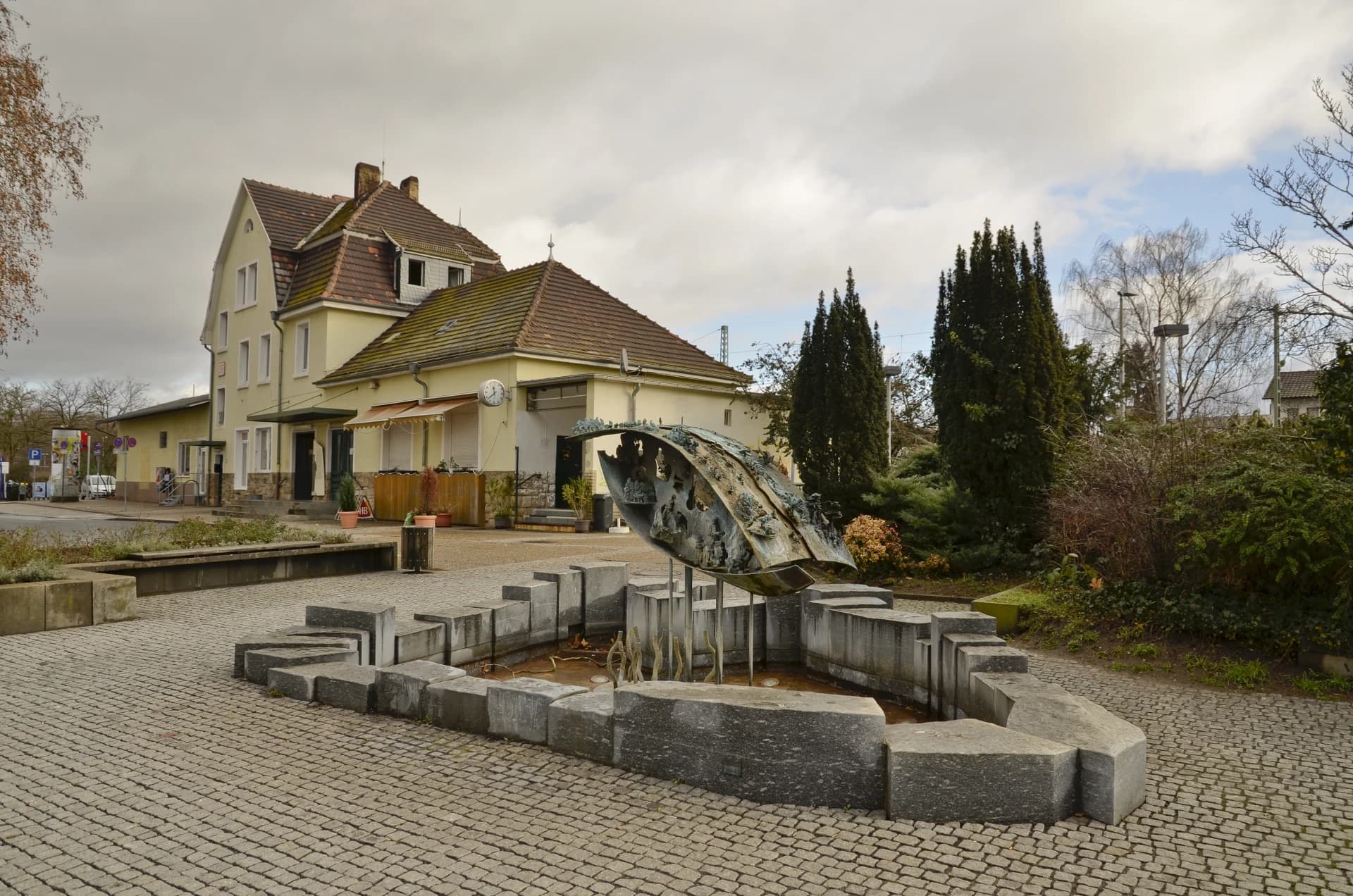 Bahnhof Walldorf mit Brunnenanlage in Mörfelden-Walldorf