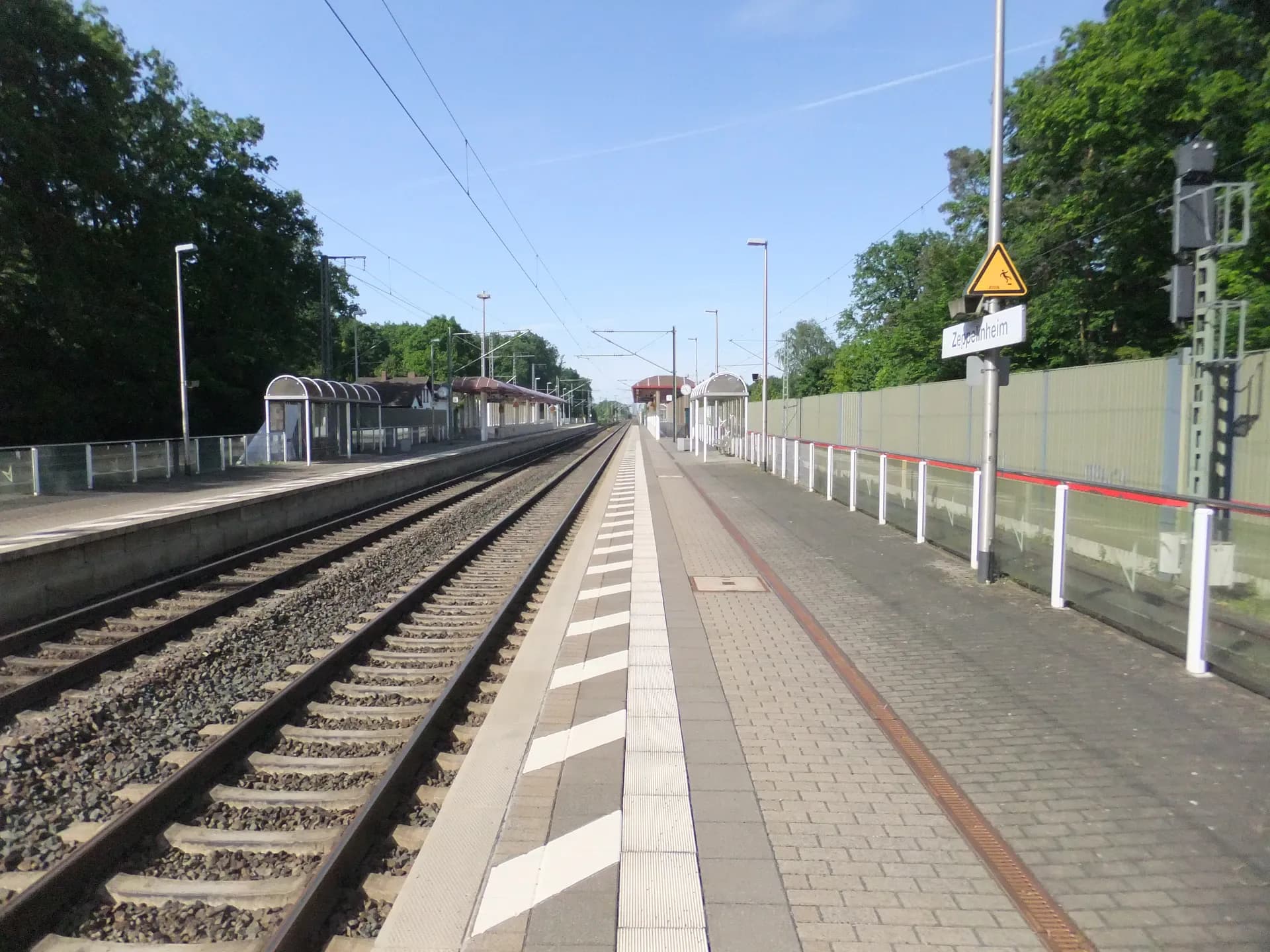 Bahnsteig am Bahnhof Zeppelinheim in Neu-Isenburg