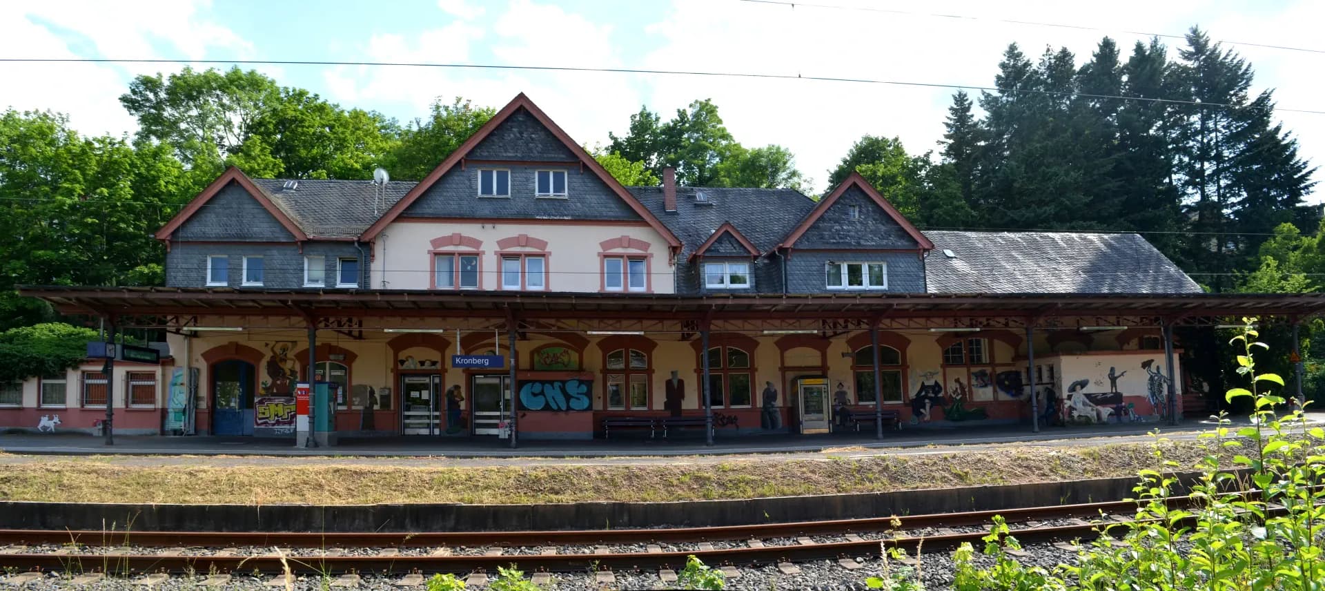 Bahnhofsempfangsgebäude in Kronberg im Taunus