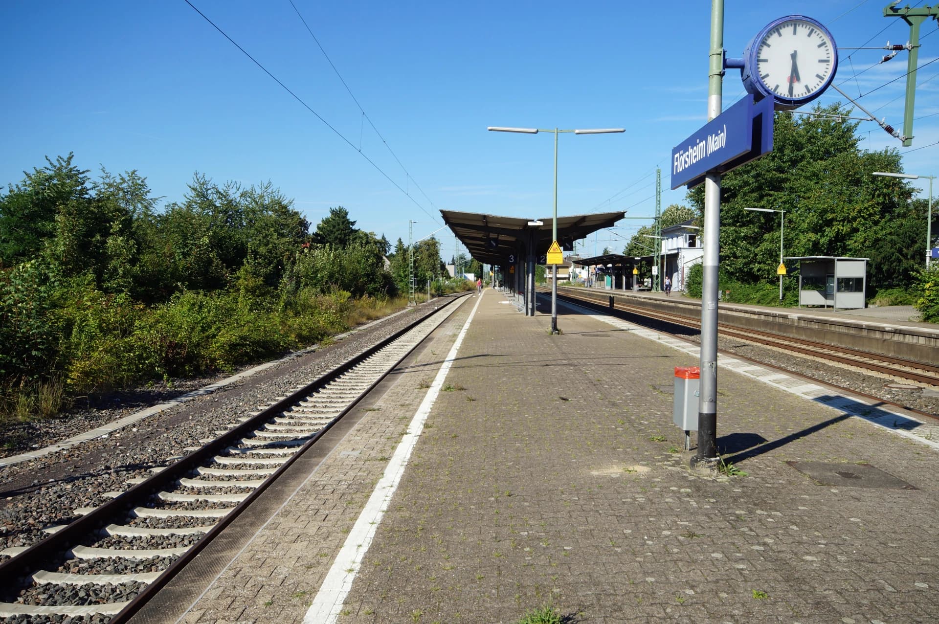 Bahnsteig des Bahnhofs Flörsheim (Main) in Flörsheim am Main