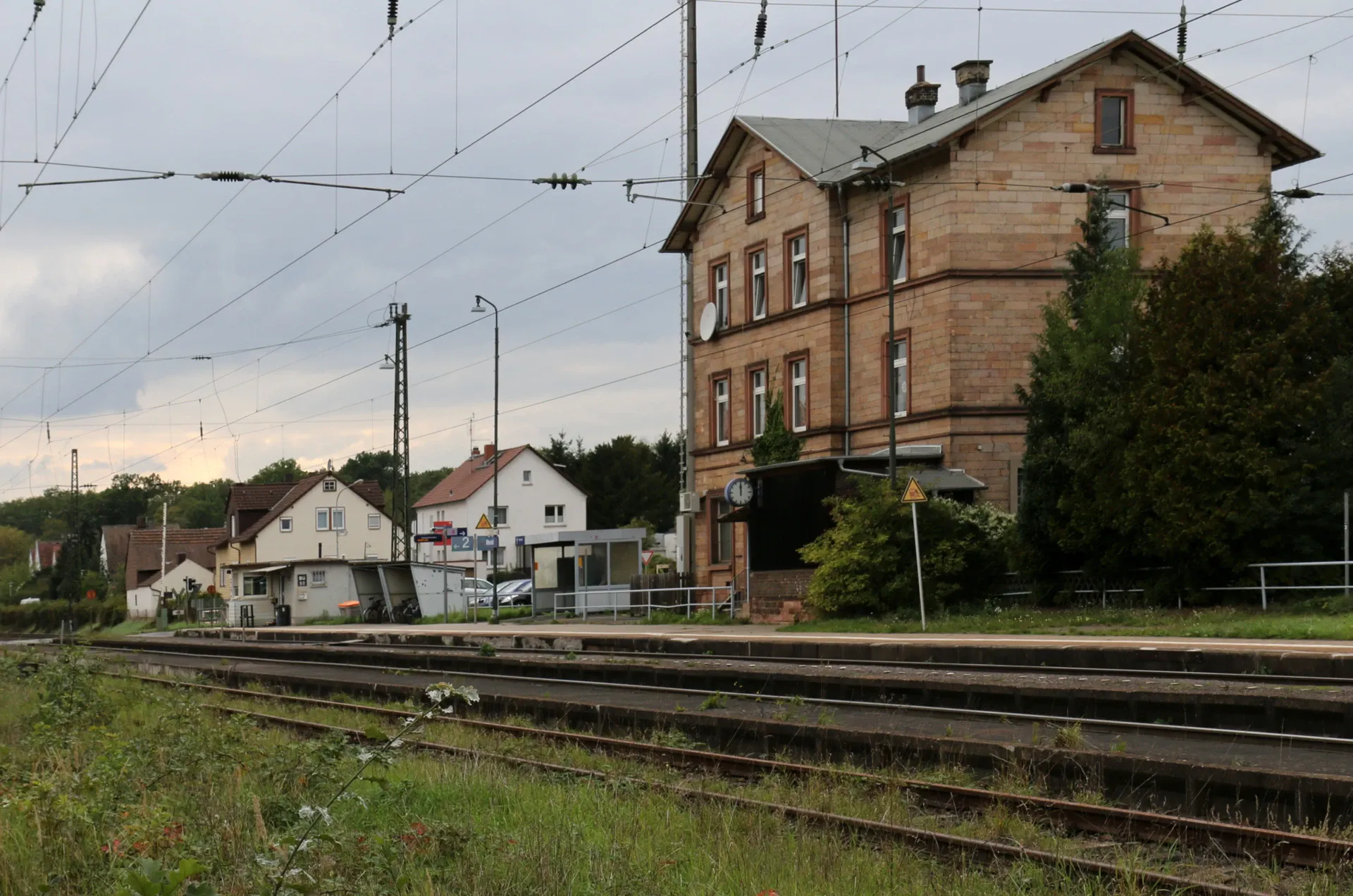 Empfangsgebäude des Bahnhofs Messel
