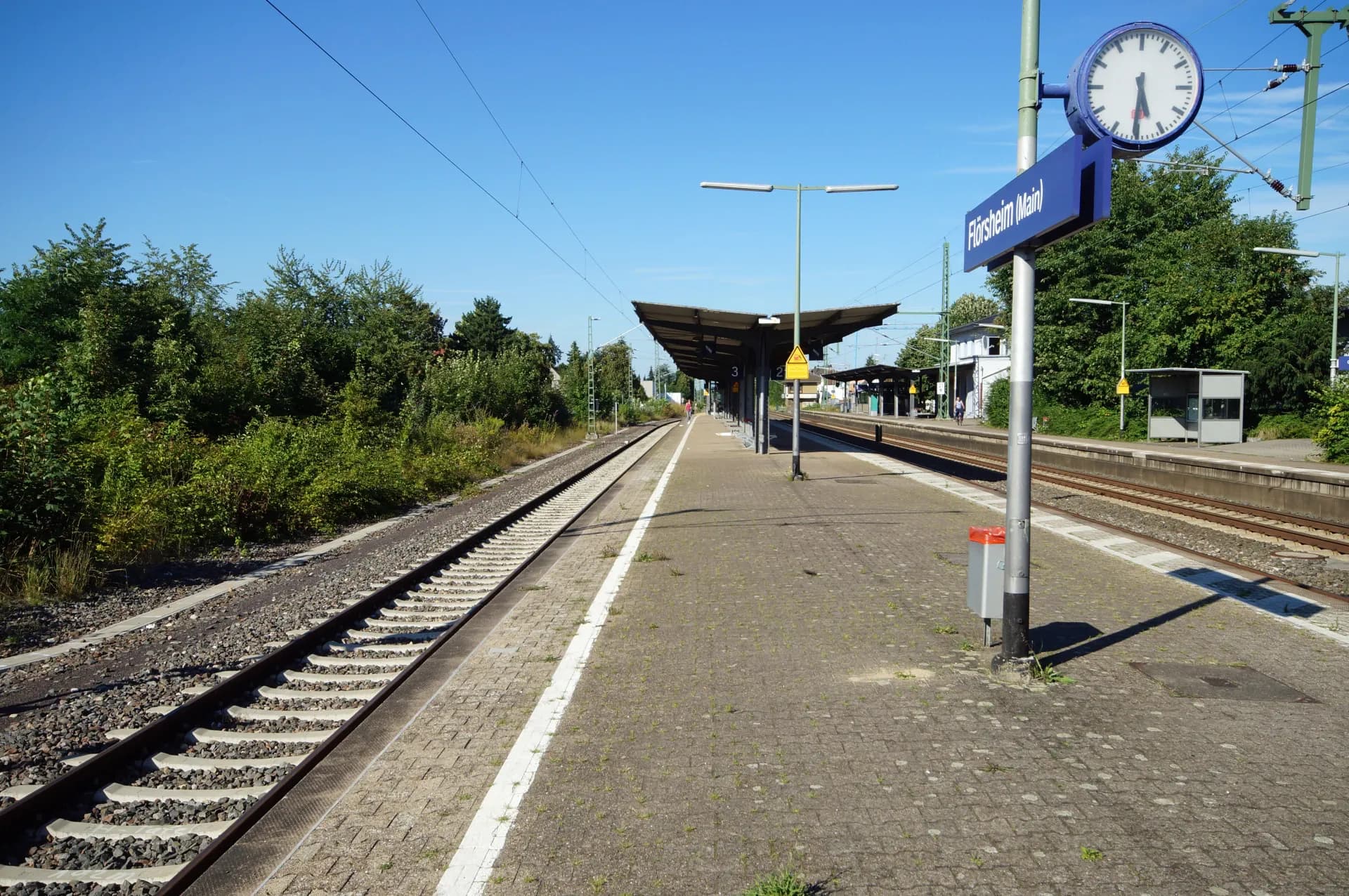 Bahnsteig des Bahnhofs Flörsheim (Main) in Flörsheim am Main