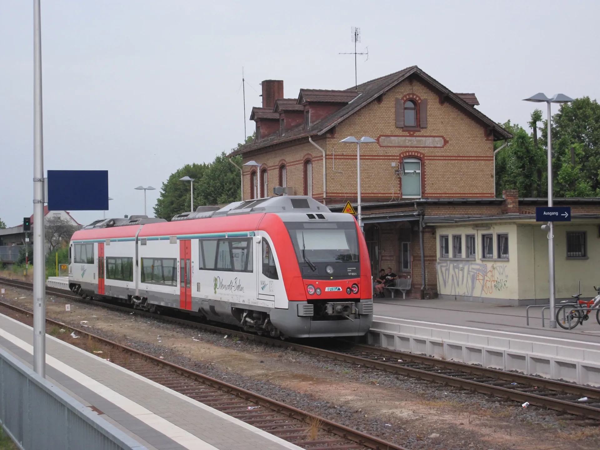 Bahnhof mit Odenwaldbahn in Reinheim