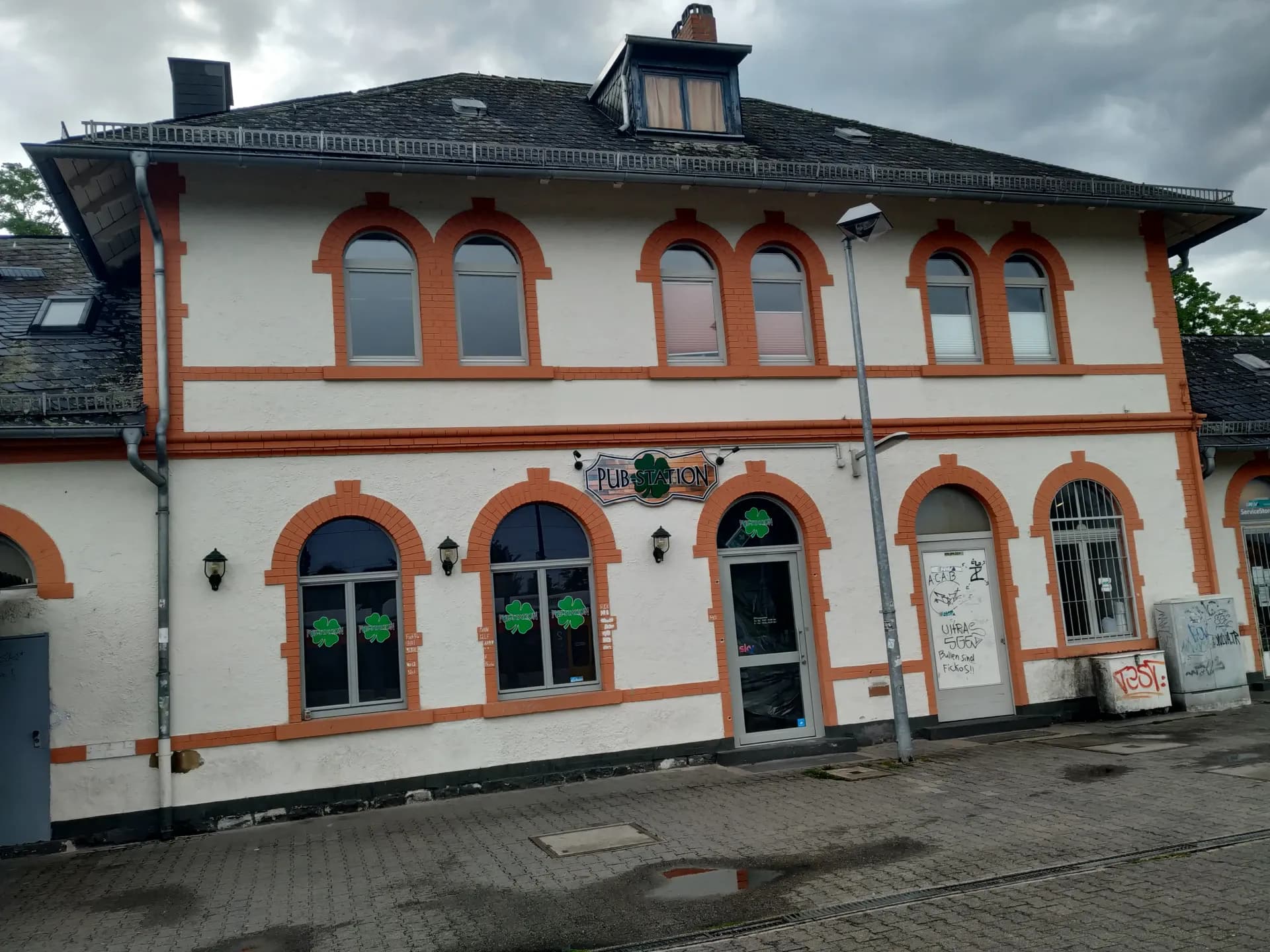 Empfangsgebäude des Bahnhofs Friedrichsdorf
