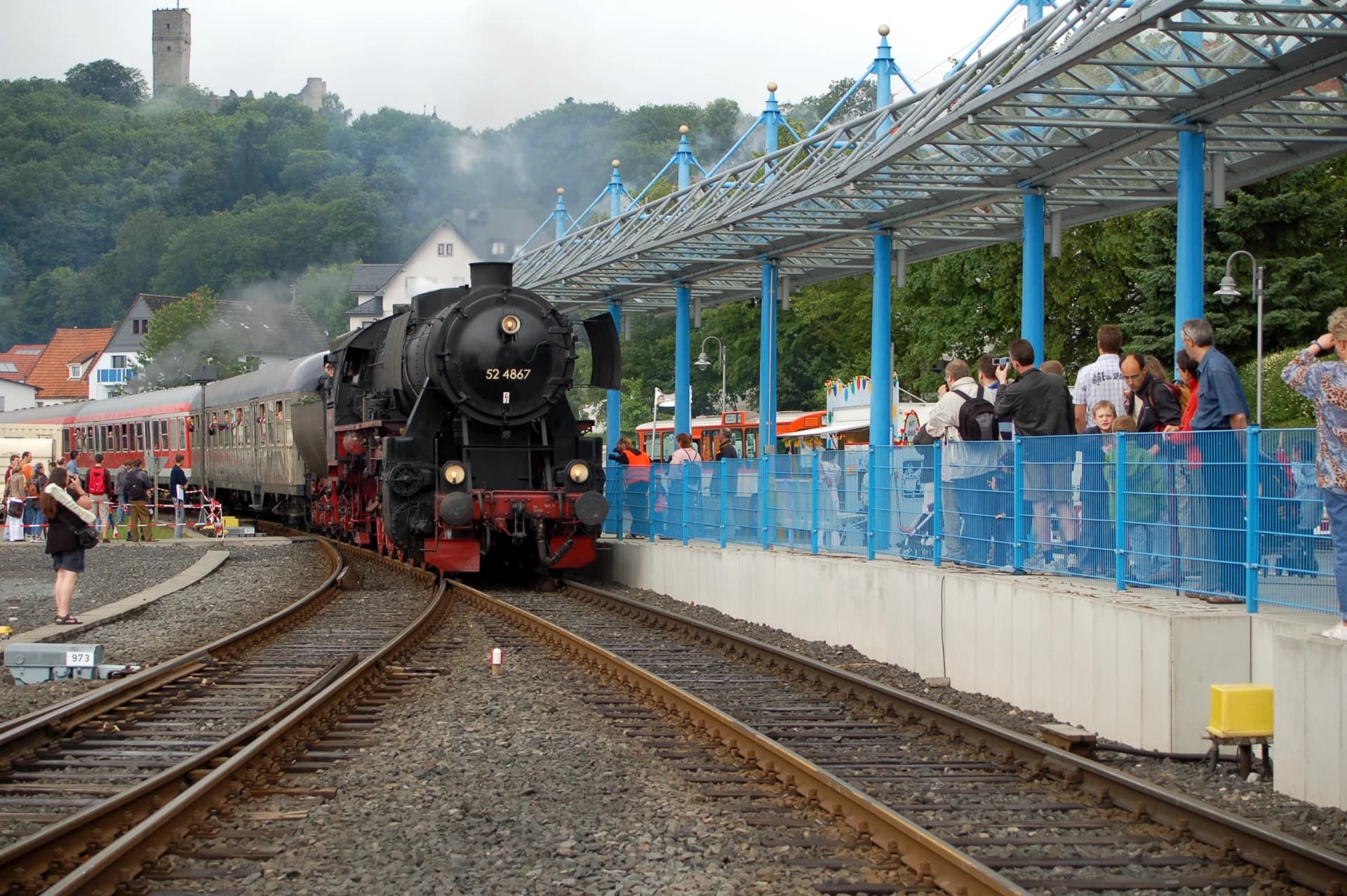 Zugeinfahrt beim Bahnhofsfest in Königstein im Taunus