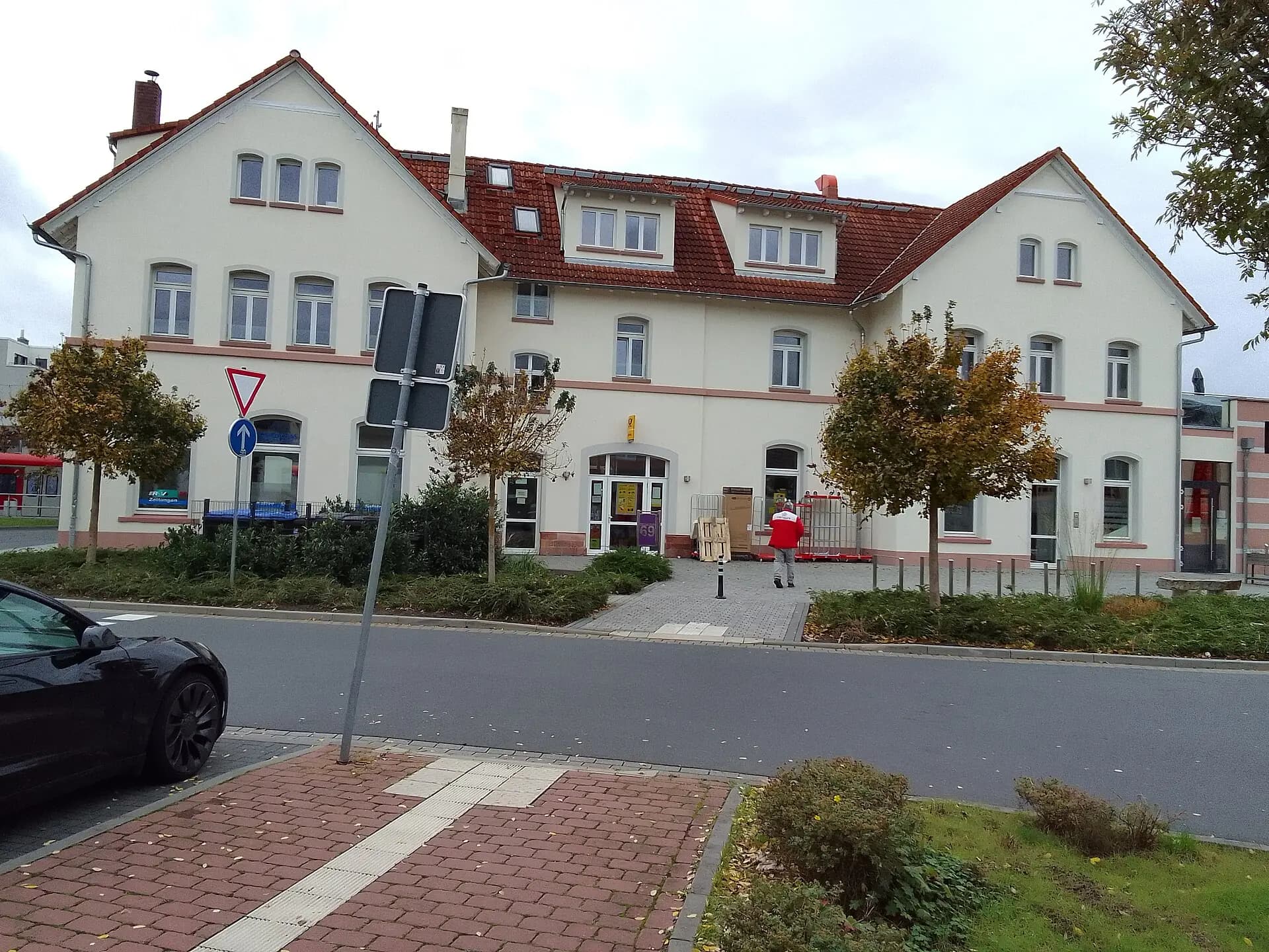 Bahnhofsgebäude Ober-Roden von der Straßenseite