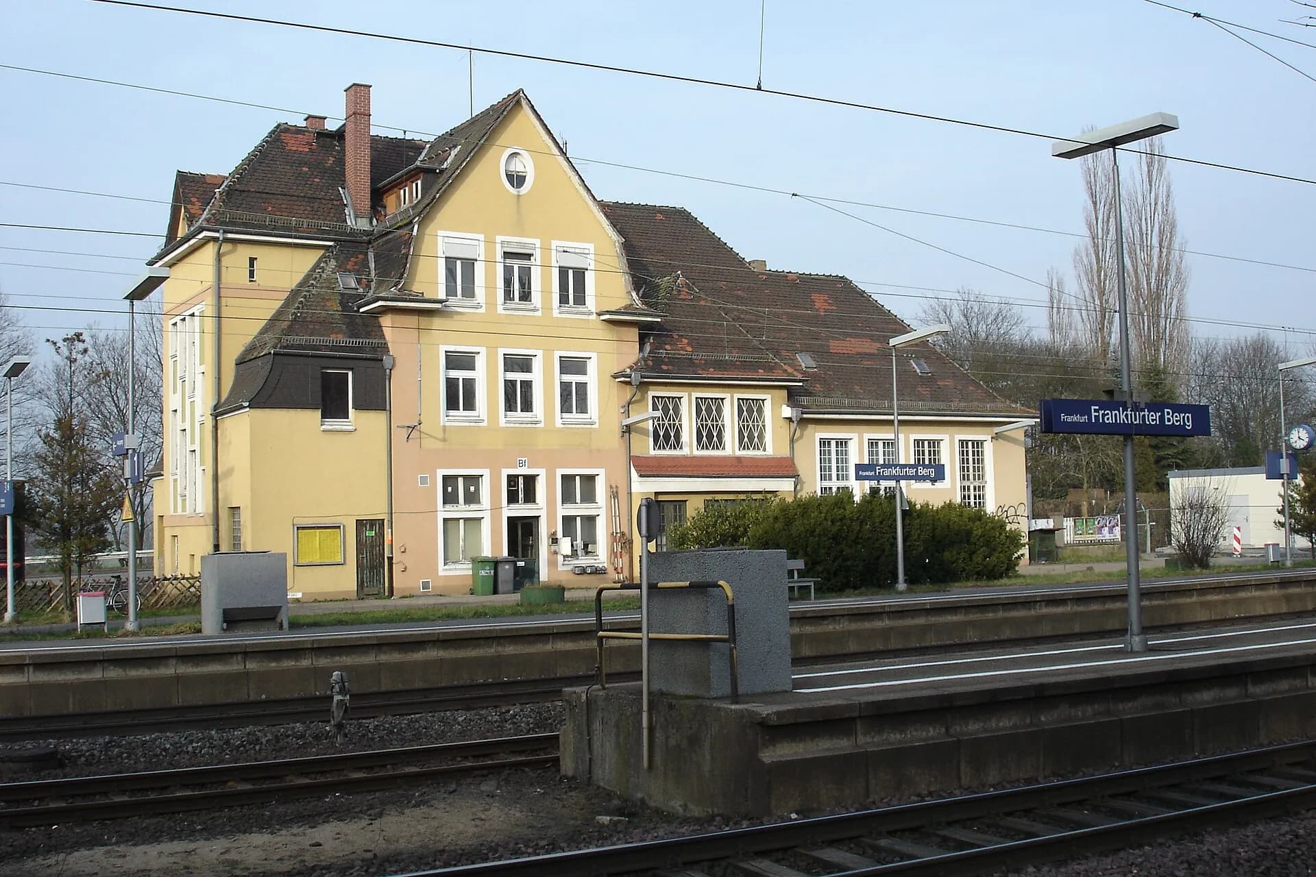 Historisches Empfangsgebäude des Bahnhofs Frankfurter Berg