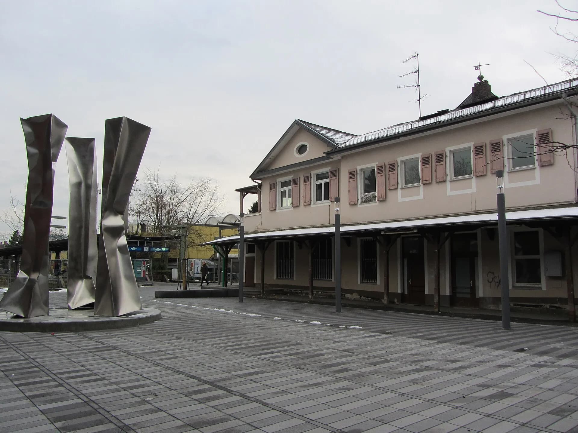 Neu gestaltetes Bahnhofsgelände in Bad Soden am Taunus