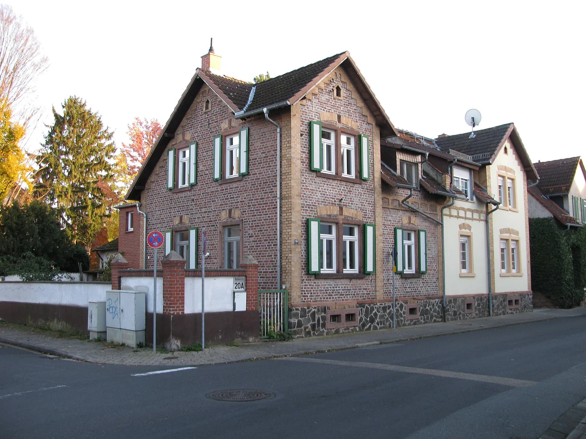 Bruchsteinhäuser Bahnhofstraße 20 und 20a in Maintal-Dörnigheim