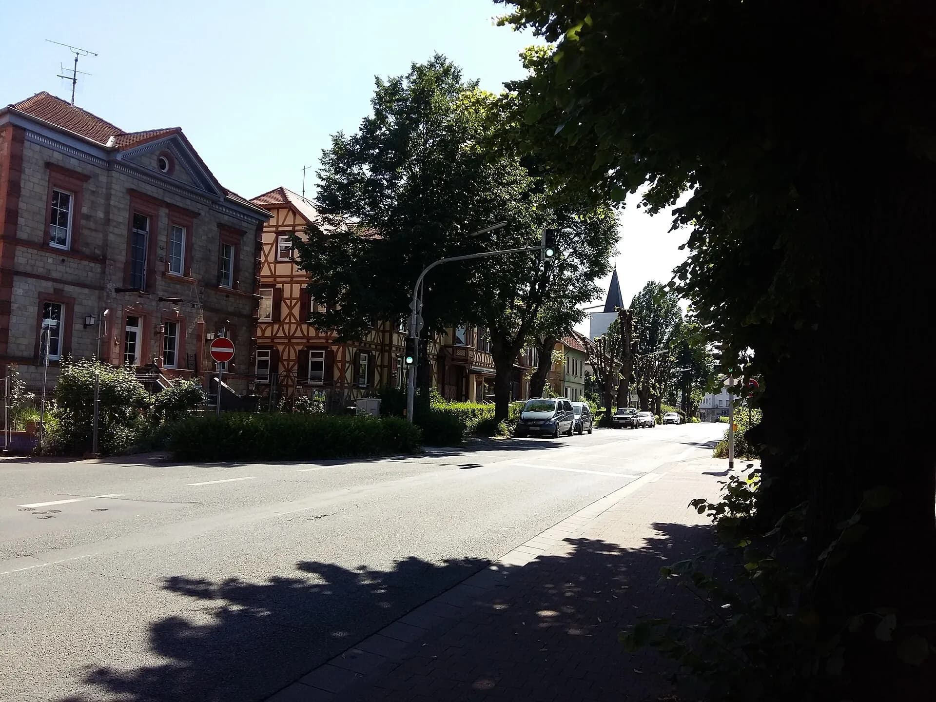 Blick in die Bahnhofstraße in Reinheim