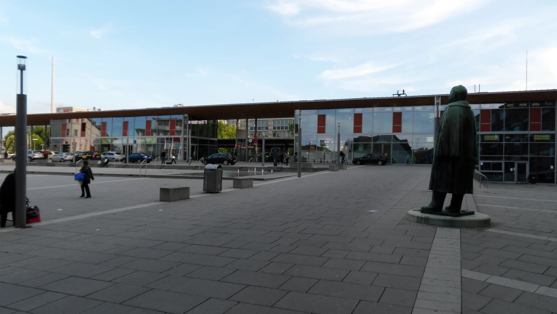 Bahnhofsvorplatz in Rüsselsheim