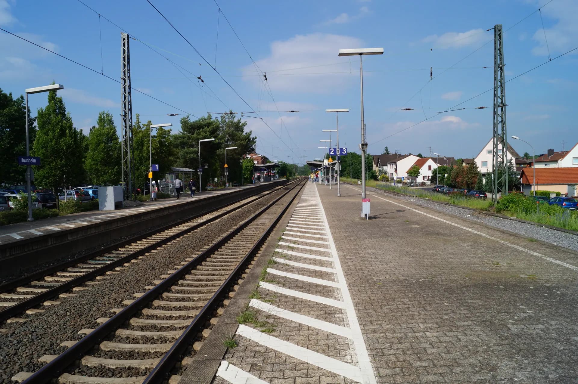 Bahnsteig am Bahnhof in Raunheim