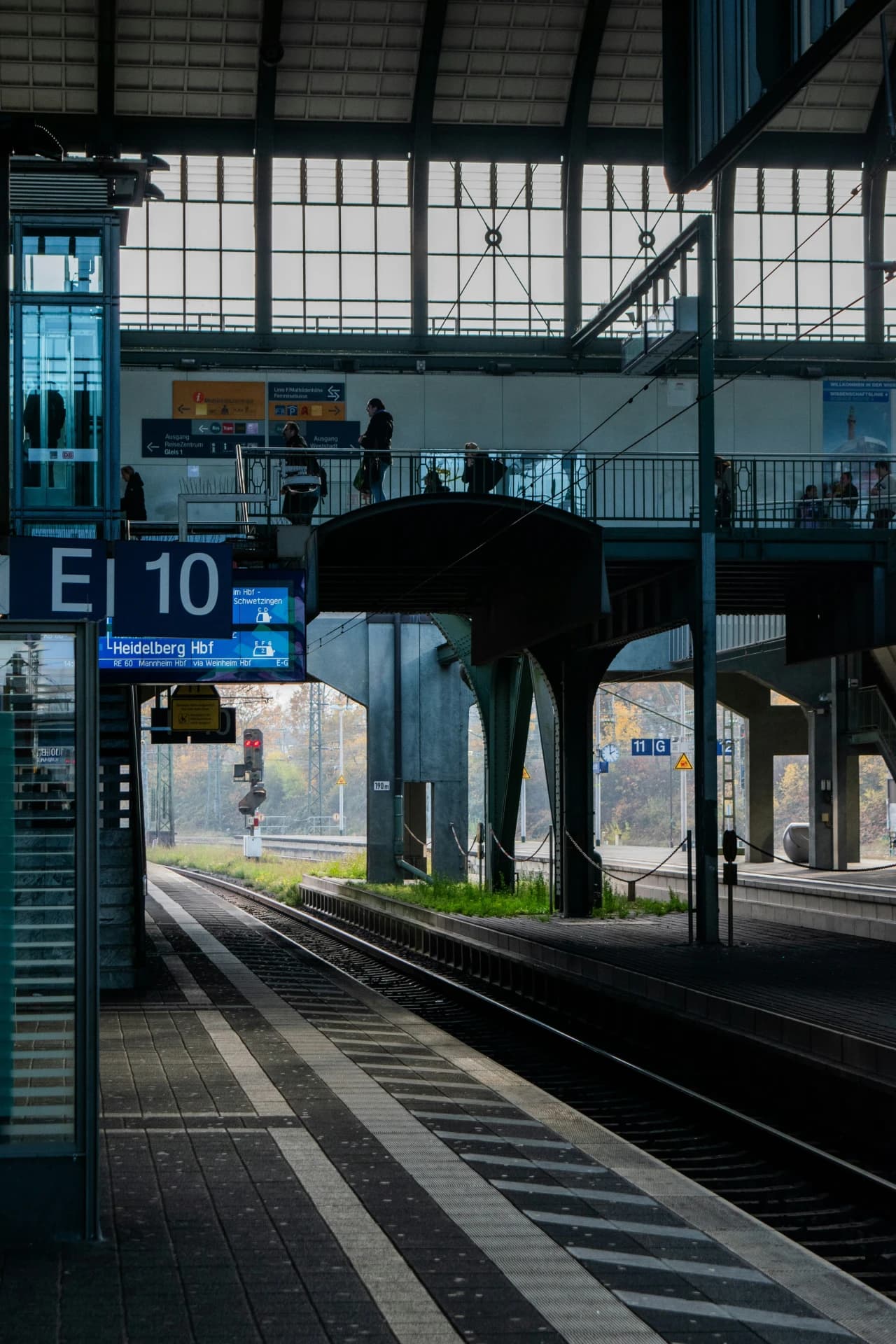 Bahnsteig an Gleis 10 im Hauptbahnhof Darmstadt