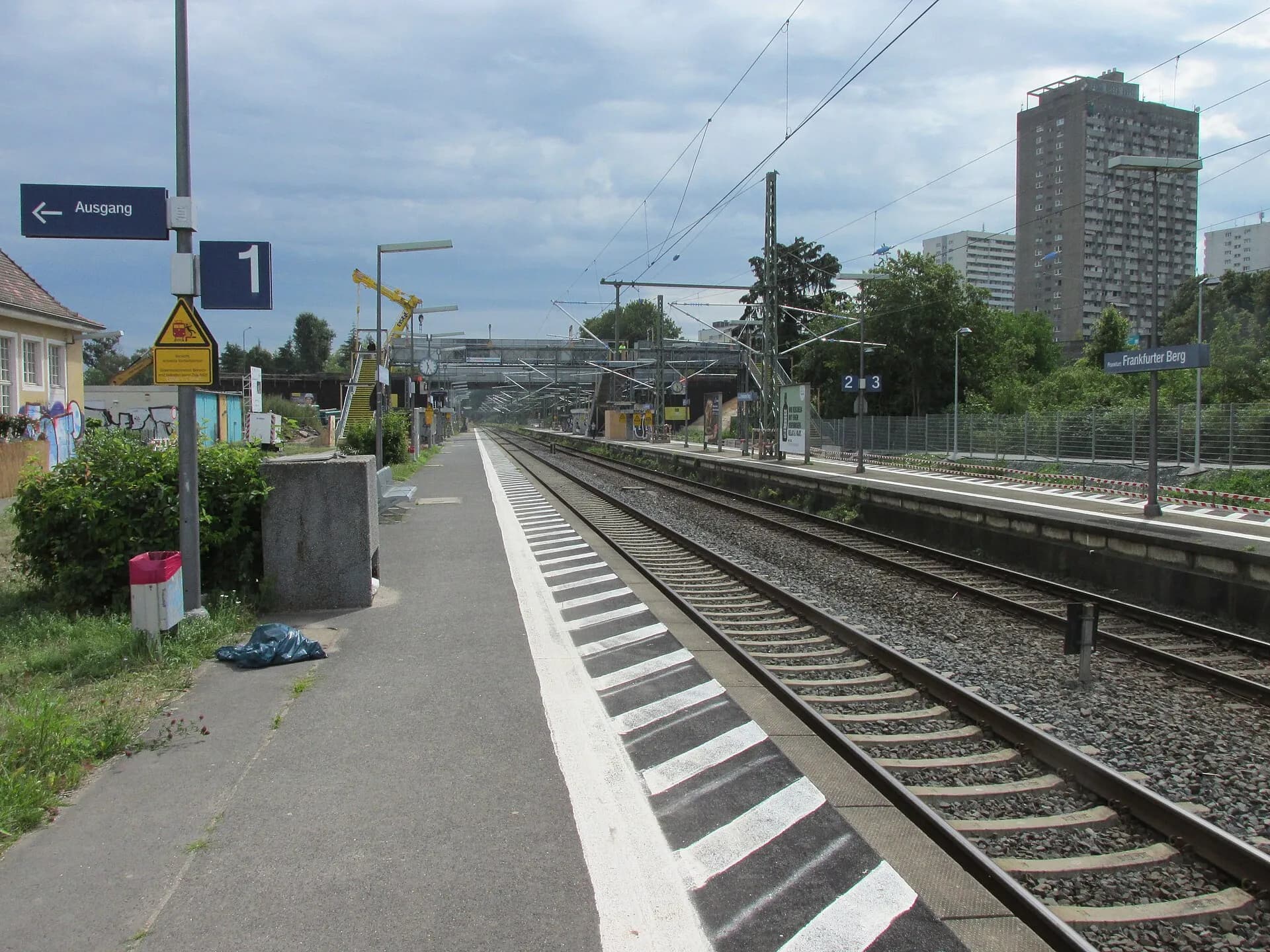 Bahnsteig des Bahnhofs Frankfurter Berg