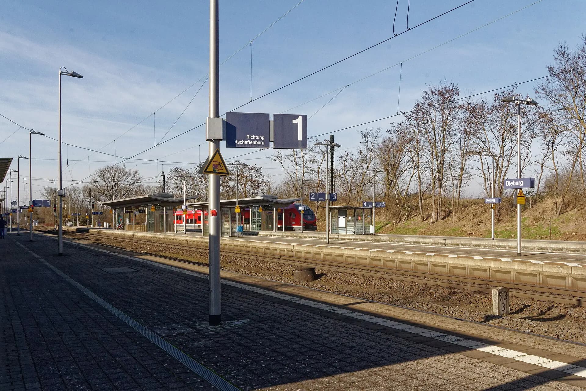 Bahnsteig am Bahnhof in Dieburg